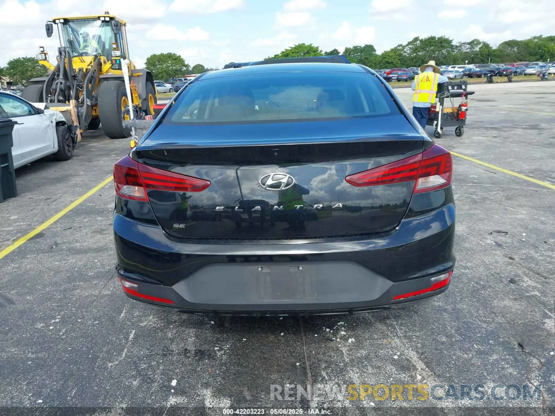 17 Photograph of a damaged car 5NPD74LF9KH467394 HYUNDAI ELANTRA 2019