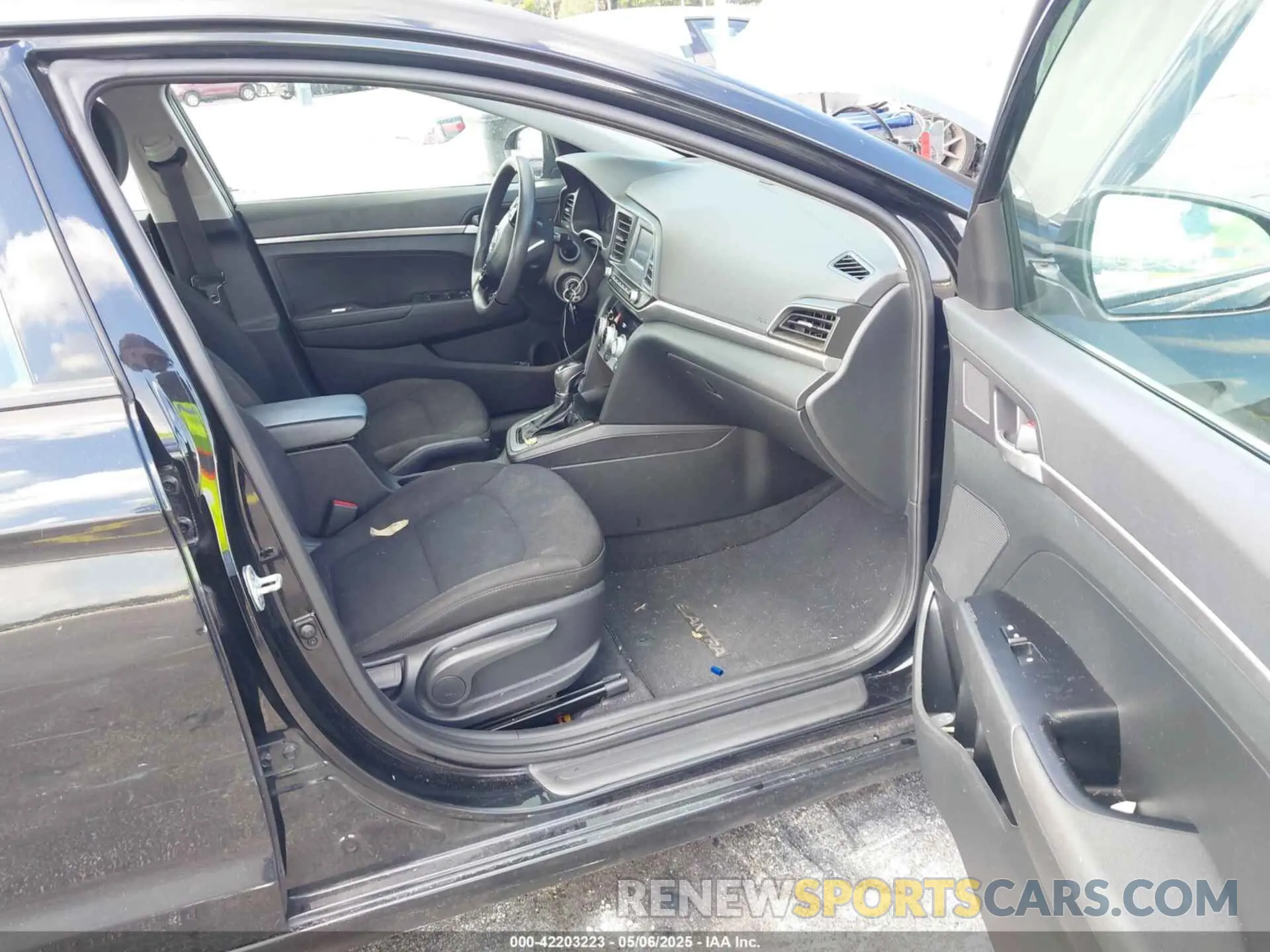 5 Photograph of a damaged car 5NPD74LF9KH467394 HYUNDAI ELANTRA 2019