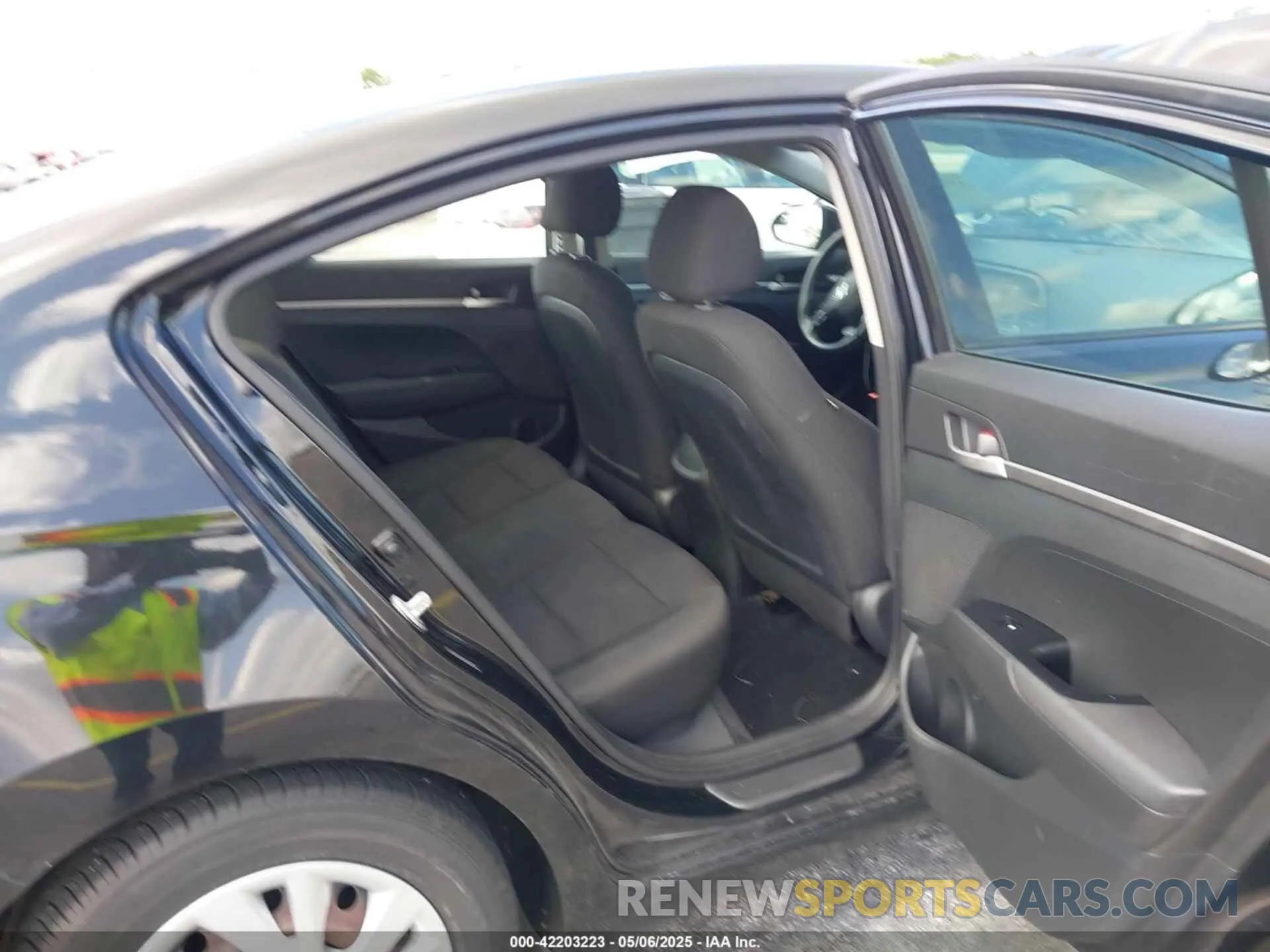 8 Photograph of a damaged car 5NPD74LF9KH467394 HYUNDAI ELANTRA 2019
