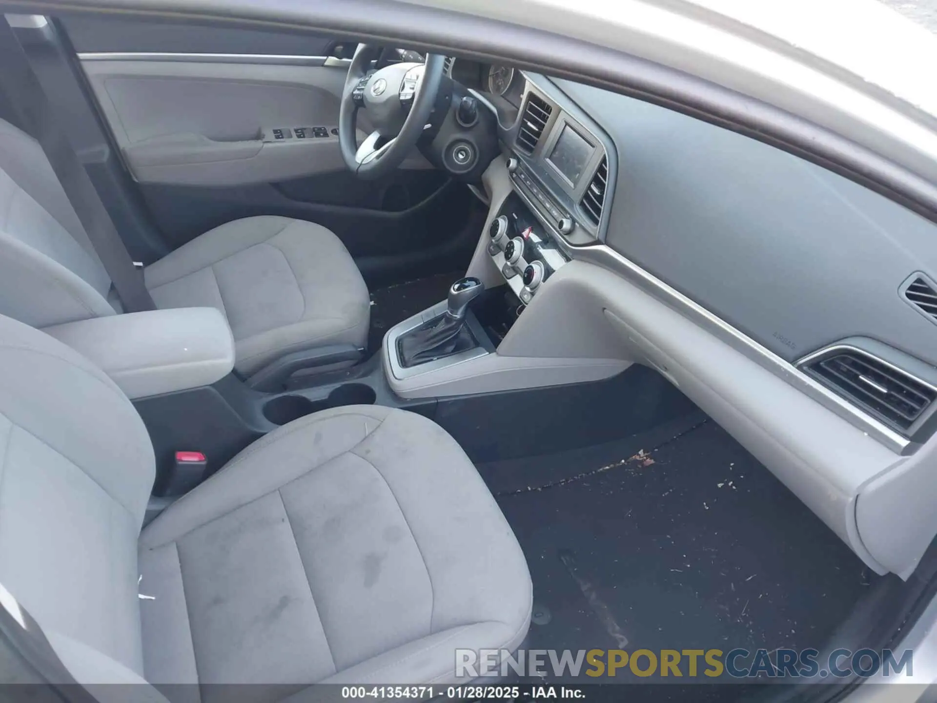 5 Photograph of a damaged car 5NPD74LF9KH474555 HYUNDAI ELANTRA 2019