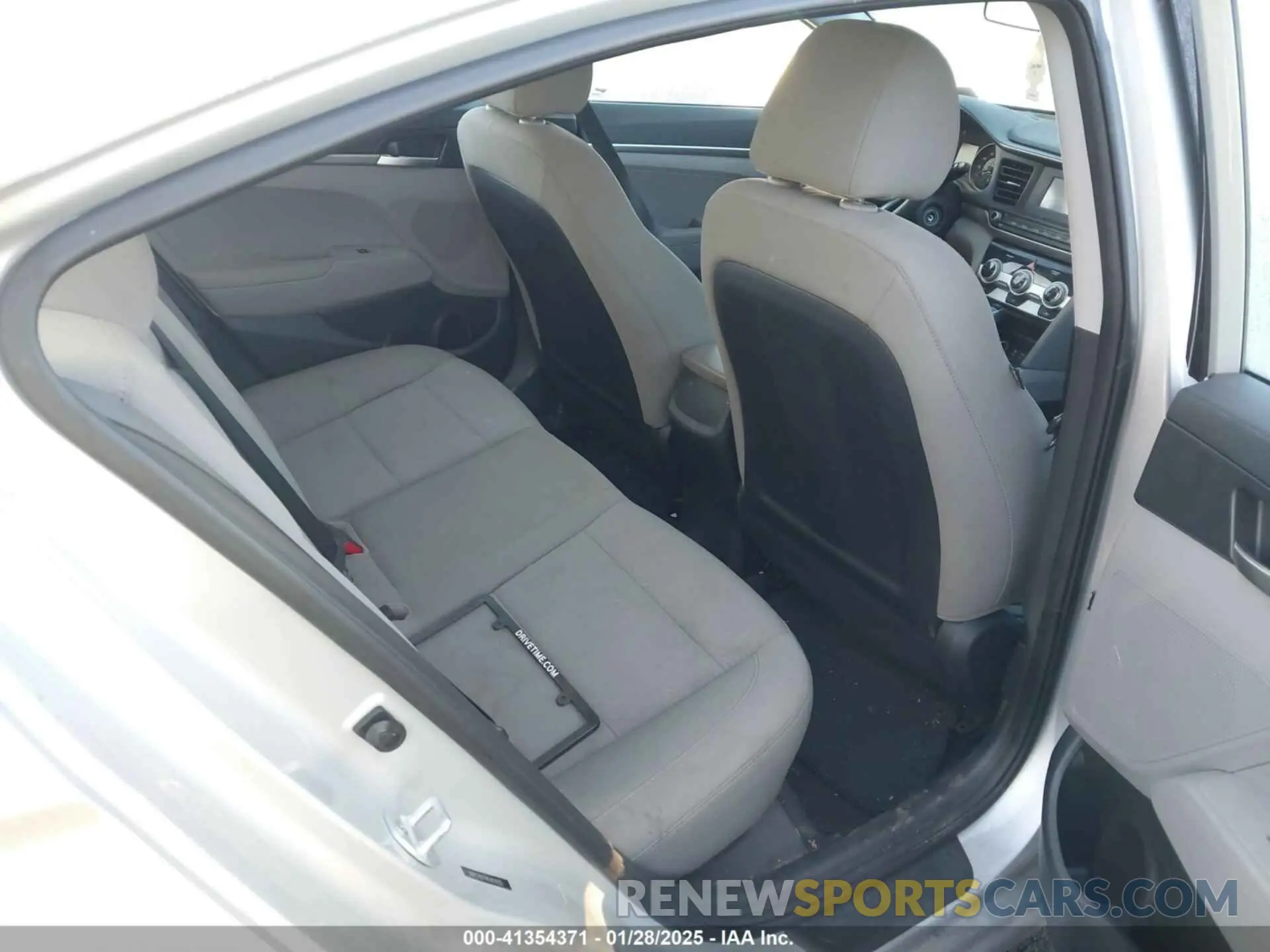 8 Photograph of a damaged car 5NPD74LF9KH474555 HYUNDAI ELANTRA 2019