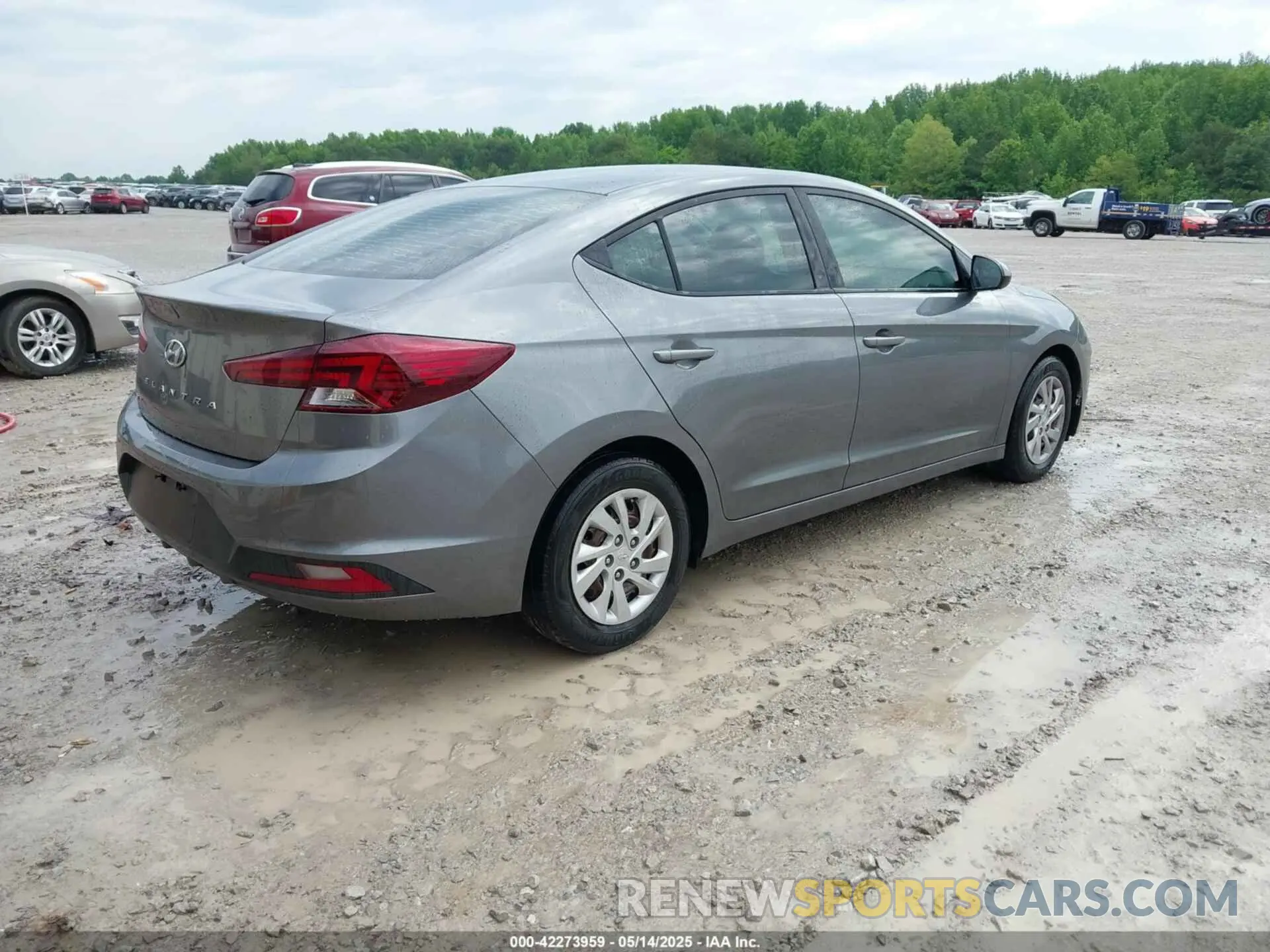 4 Photograph of a damaged car 5NPD74LF9KH474863 HYUNDAI ELANTRA 2019
