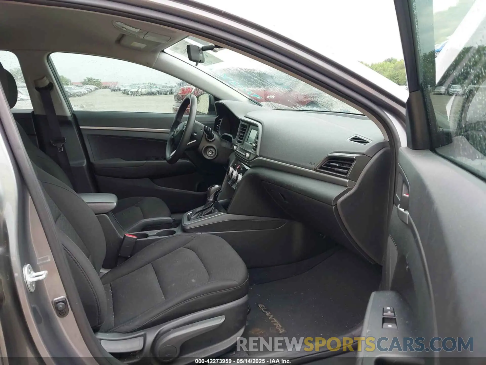 5 Photograph of a damaged car 5NPD74LF9KH474863 HYUNDAI ELANTRA 2019