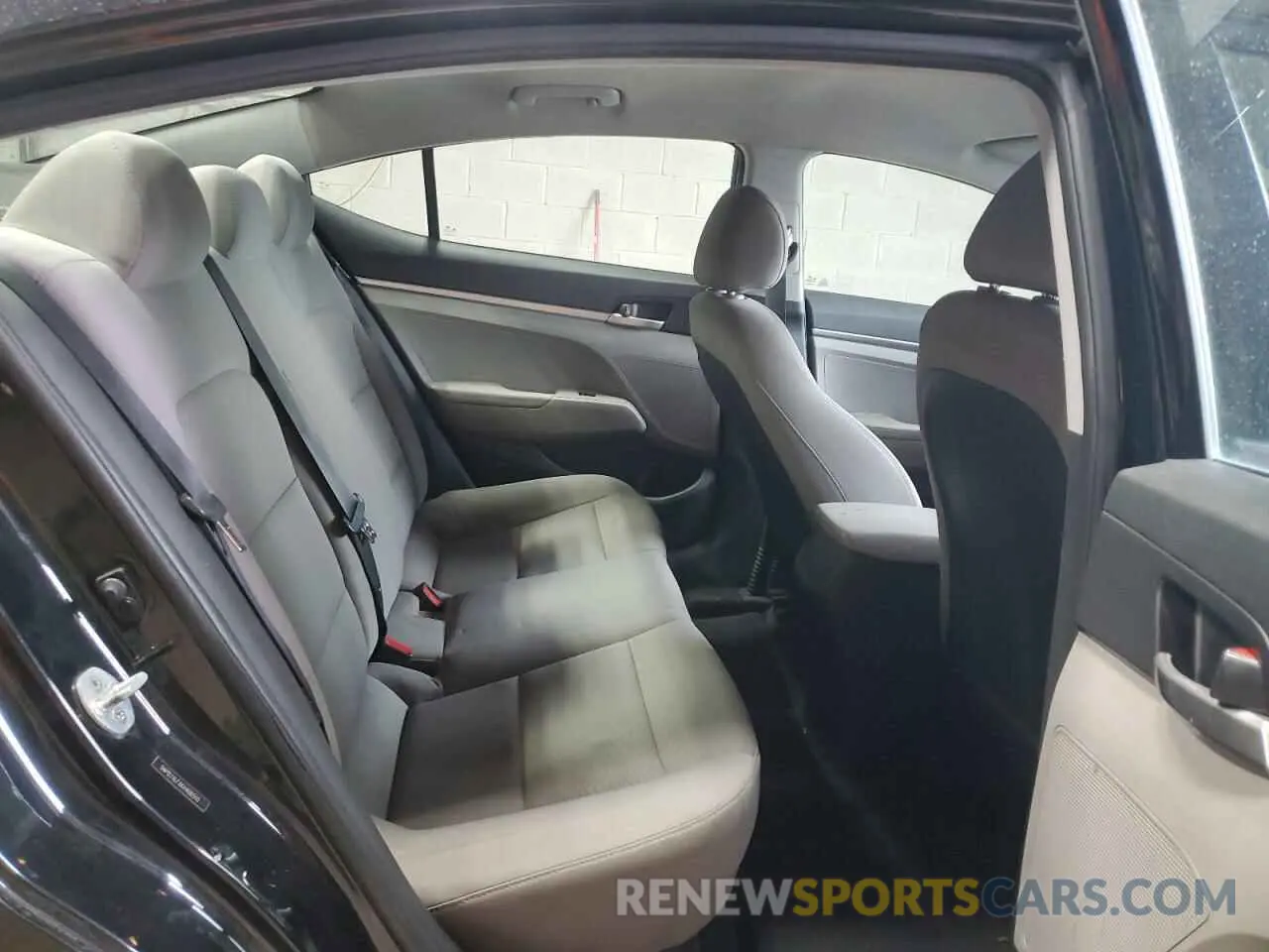 10 Photograph of a damaged car 5NPD74LFXKH406510 HYUNDAI ELANTRA 2019