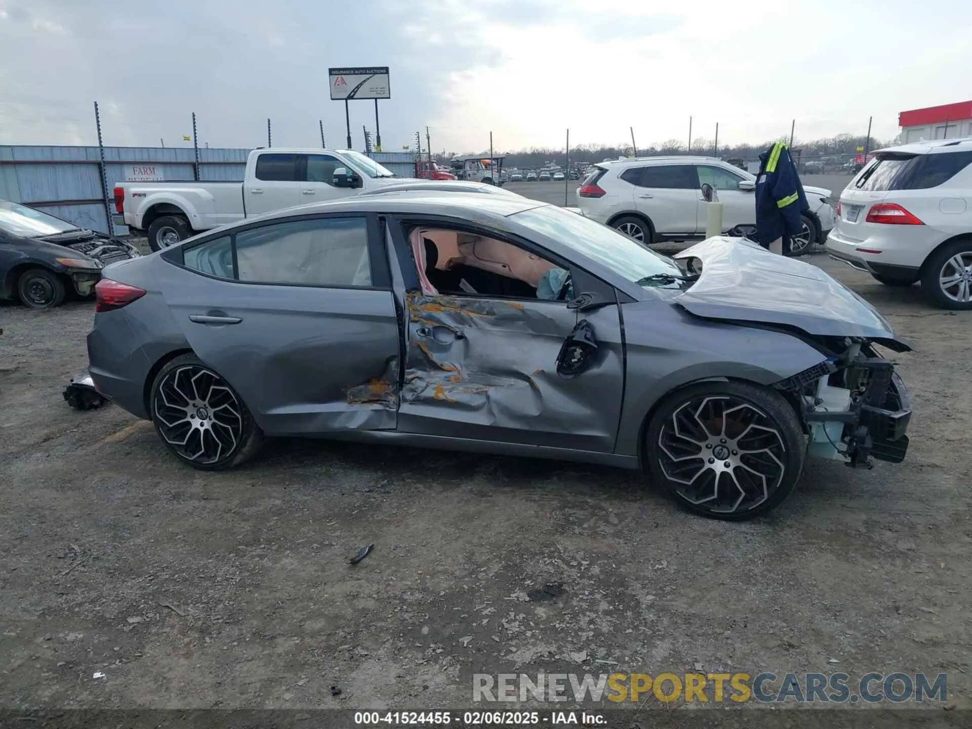 14 Photograph of a damaged car 5NPD74LFXKH416034 HYUNDAI ELANTRA 2019