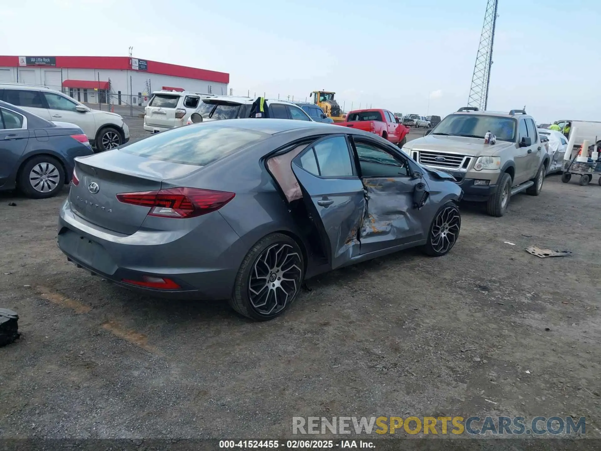 4 Photograph of a damaged car 5NPD74LFXKH416034 HYUNDAI ELANTRA 2019