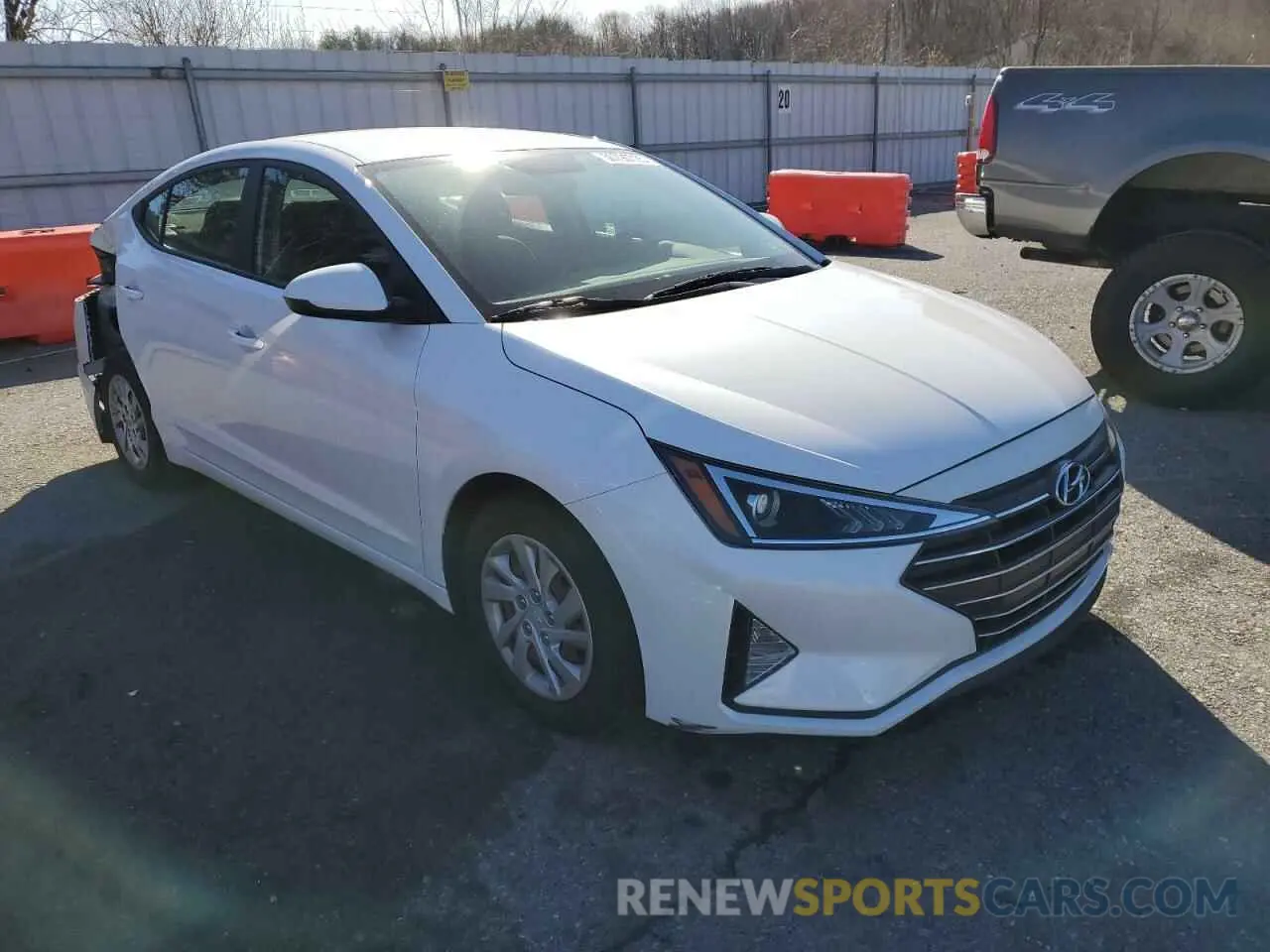 4 Photograph of a damaged car 5NPD74LFXKH451091 HYUNDAI ELANTRA 2019