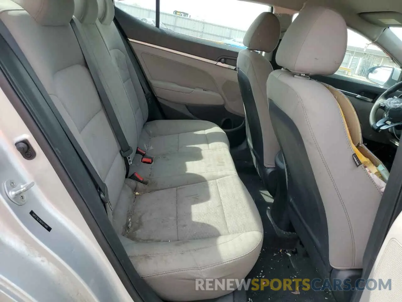 10 Photograph of a damaged car 5NPD74LFXKH471485 HYUNDAI ELANTRA 2019