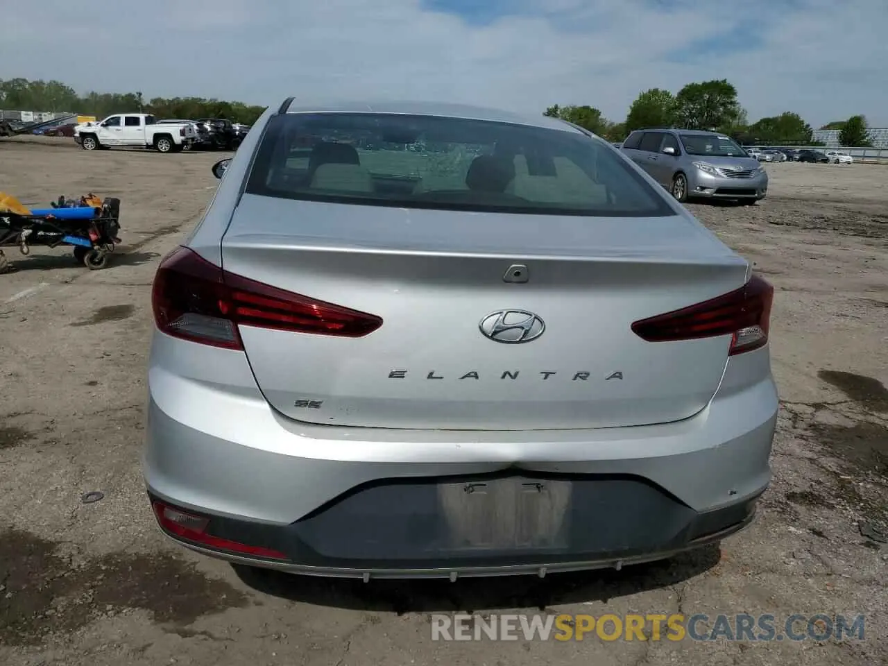 6 Photograph of a damaged car 5NPD74LFXKH471485 HYUNDAI ELANTRA 2019