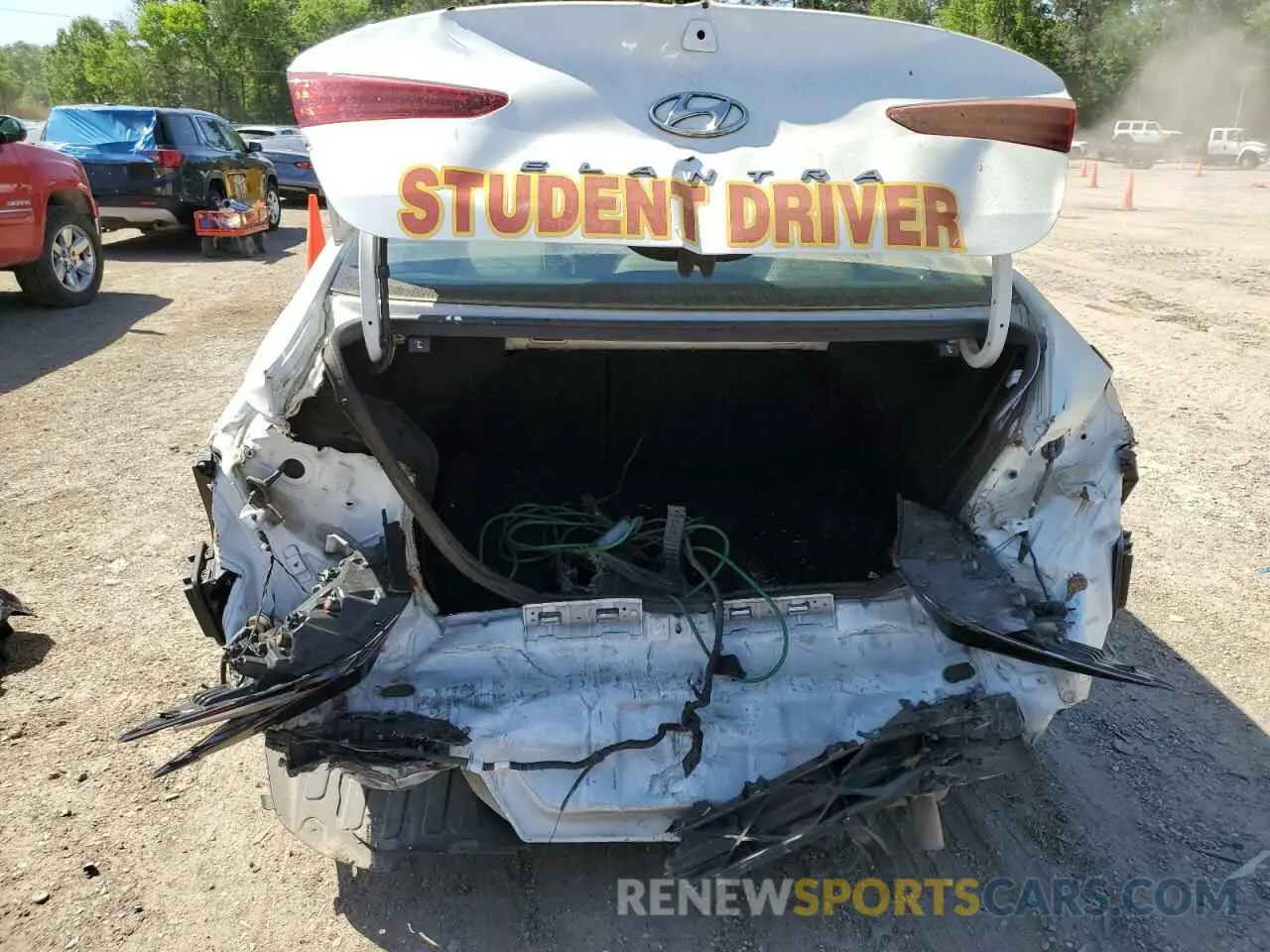 6 Photograph of a damaged car 5NPD74LFXKH481398 HYUNDAI ELANTRA 2019