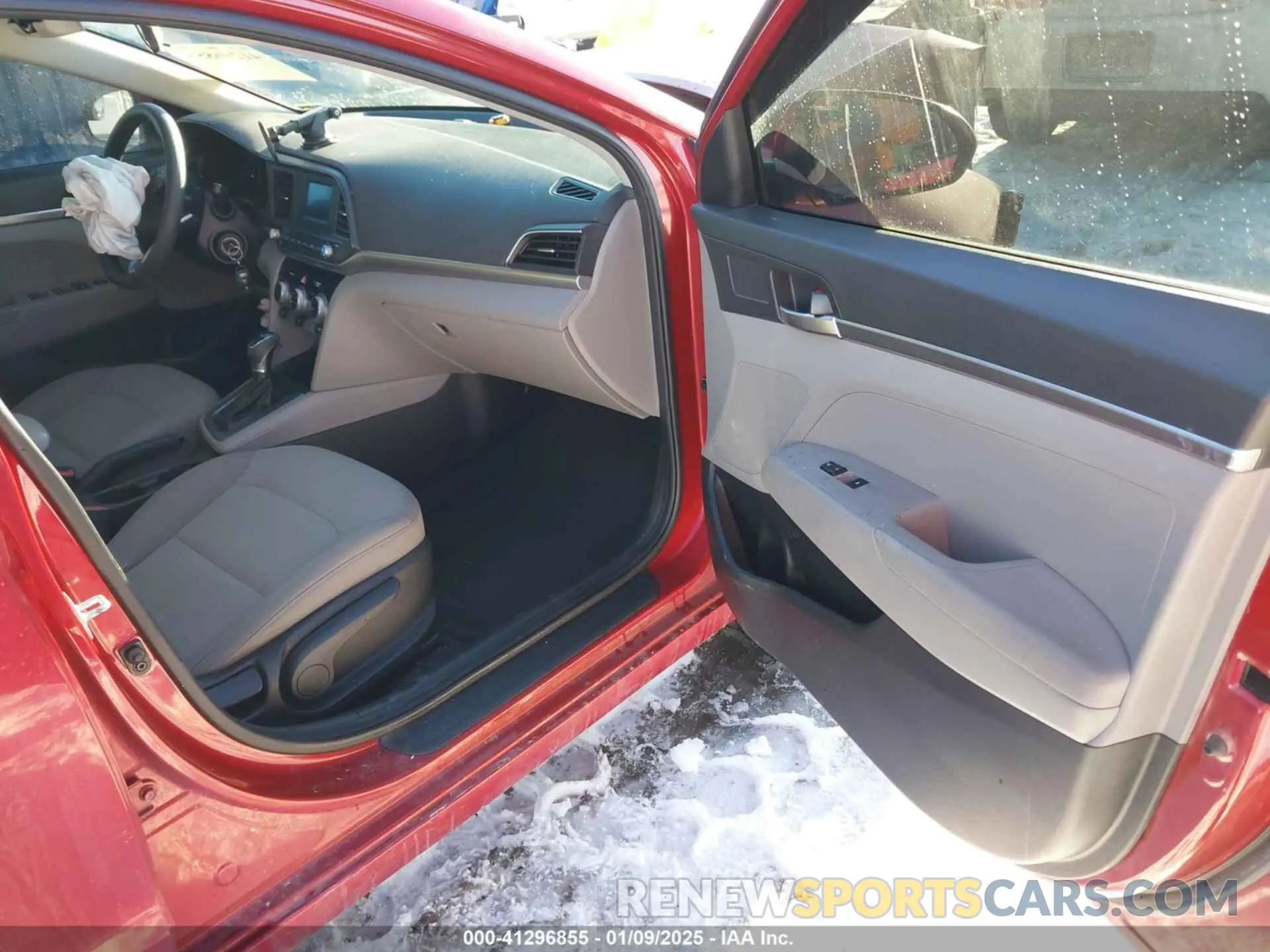 5 Photograph of a damaged car 5NPD74LFXKH493230 HYUNDAI ELANTRA 2019
