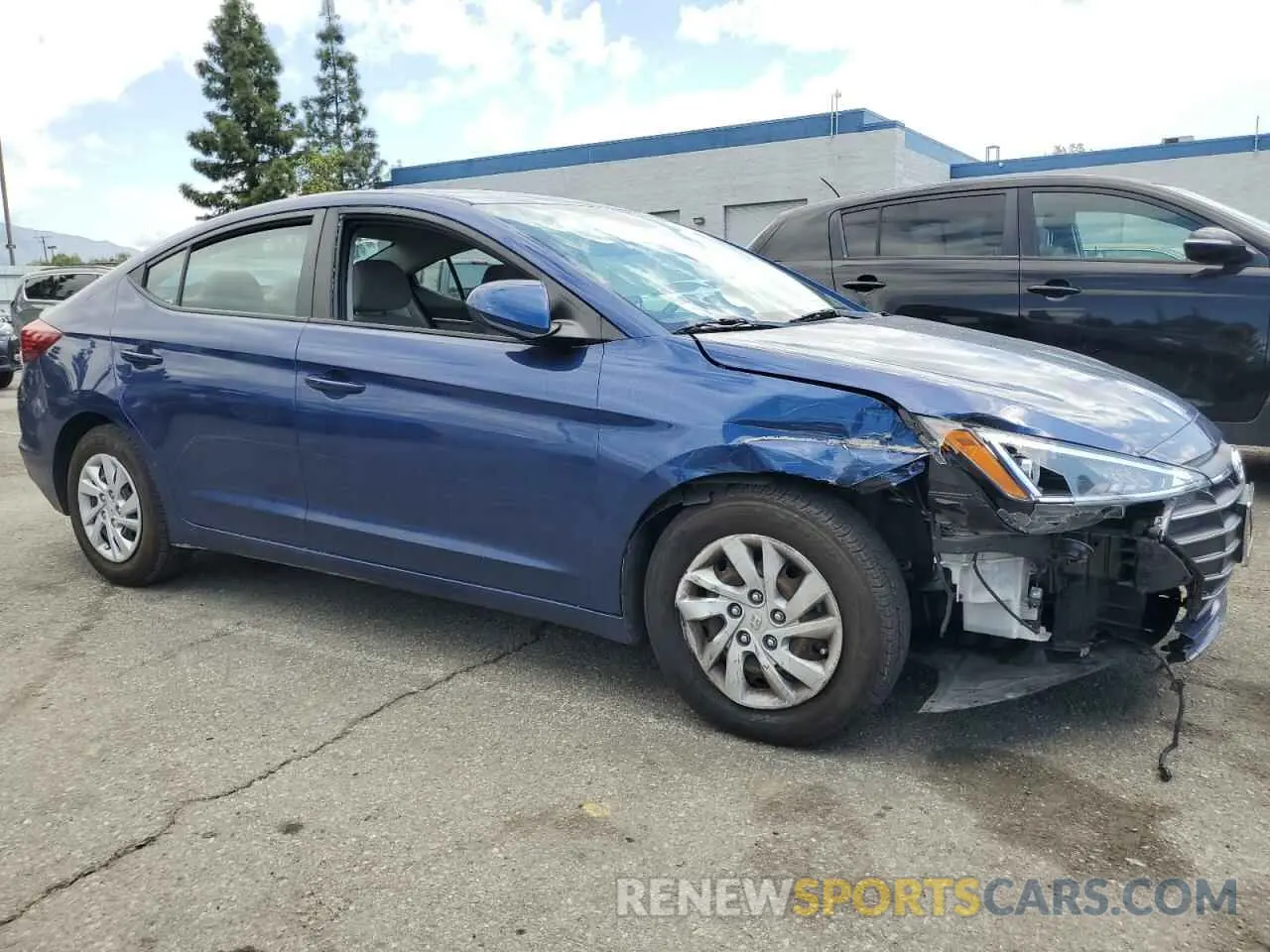 4 Photograph of a damaged car 5NPD74LFXKH495222 HYUNDAI ELANTRA 2019