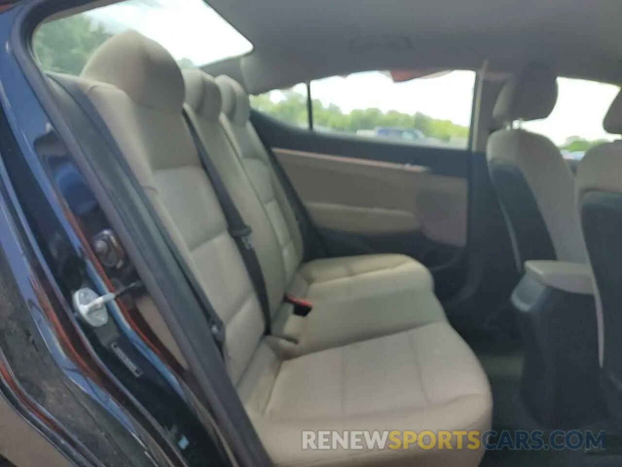 10 Photograph of a damaged car 5NPD74LFXKH495575 HYUNDAI ELANTRA 2019