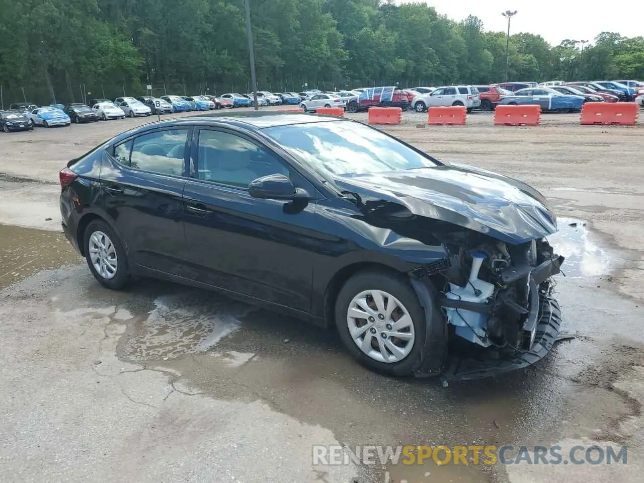 4 Photograph of a damaged car 5NPD74LFXKH495575 HYUNDAI ELANTRA 2019