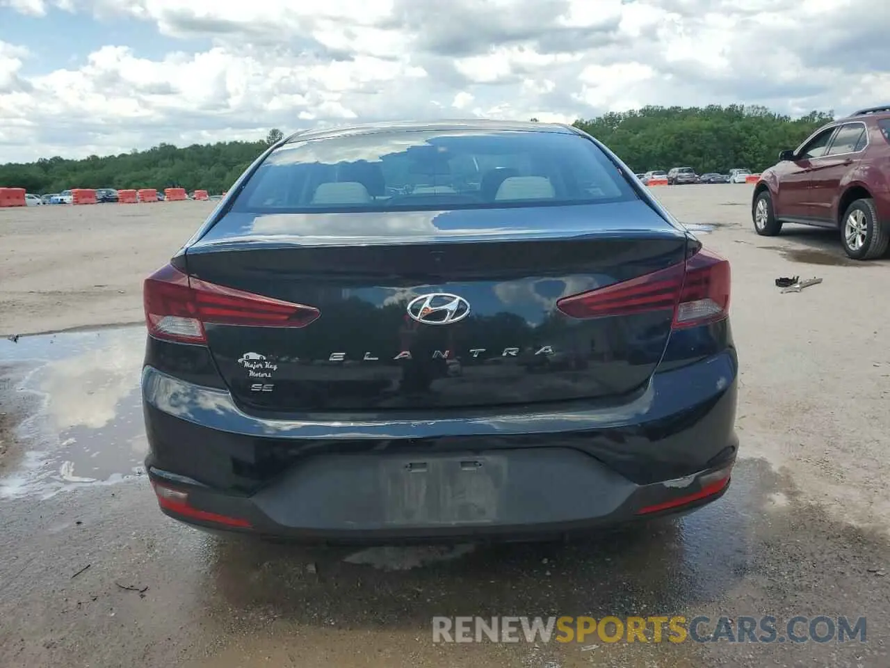 6 Photograph of a damaged car 5NPD74LFXKH495575 HYUNDAI ELANTRA 2019