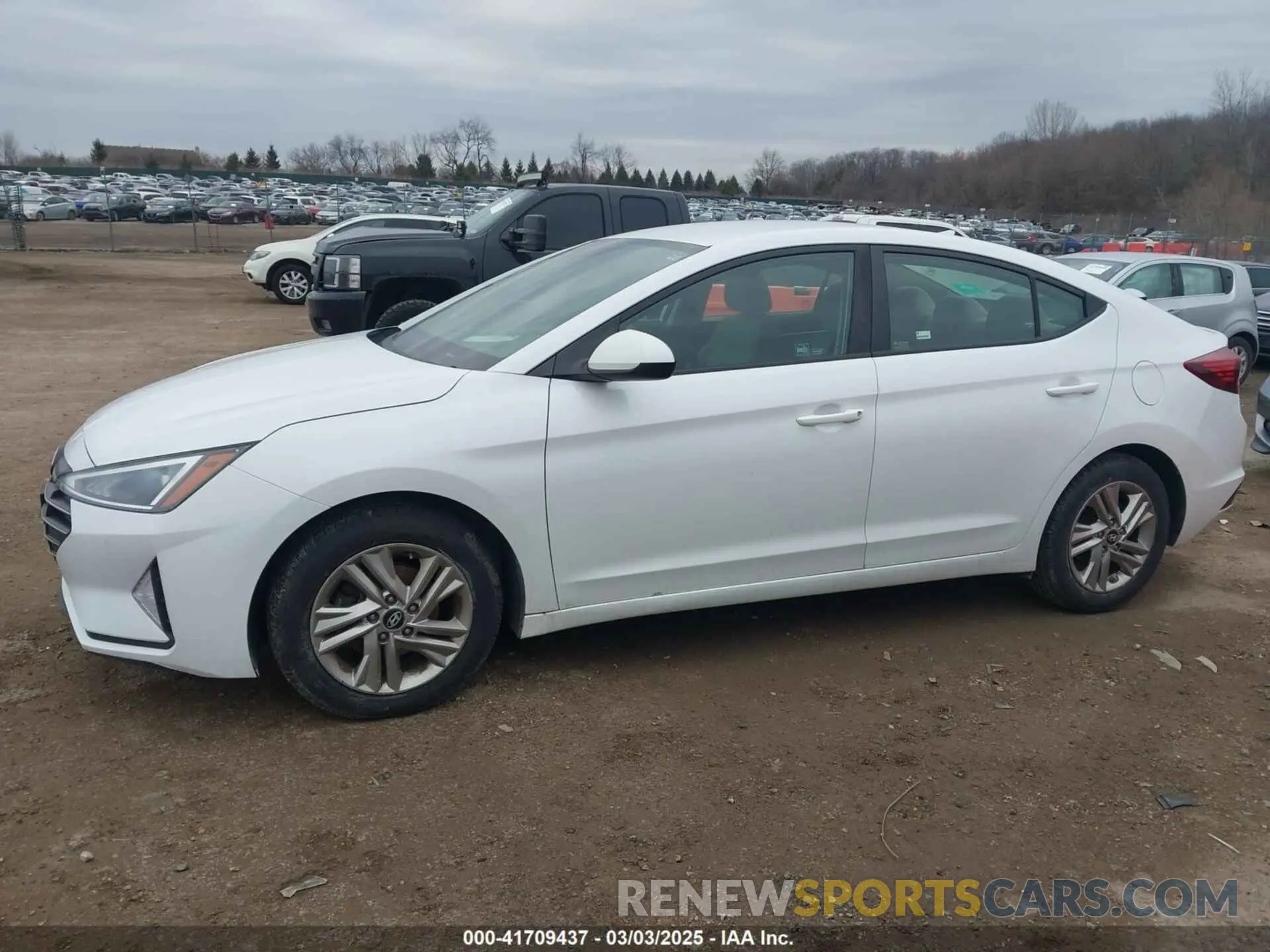 14 Photograph of a damaged car 5NPD84LF0KH411003 HYUNDAI ELANTRA 2019
