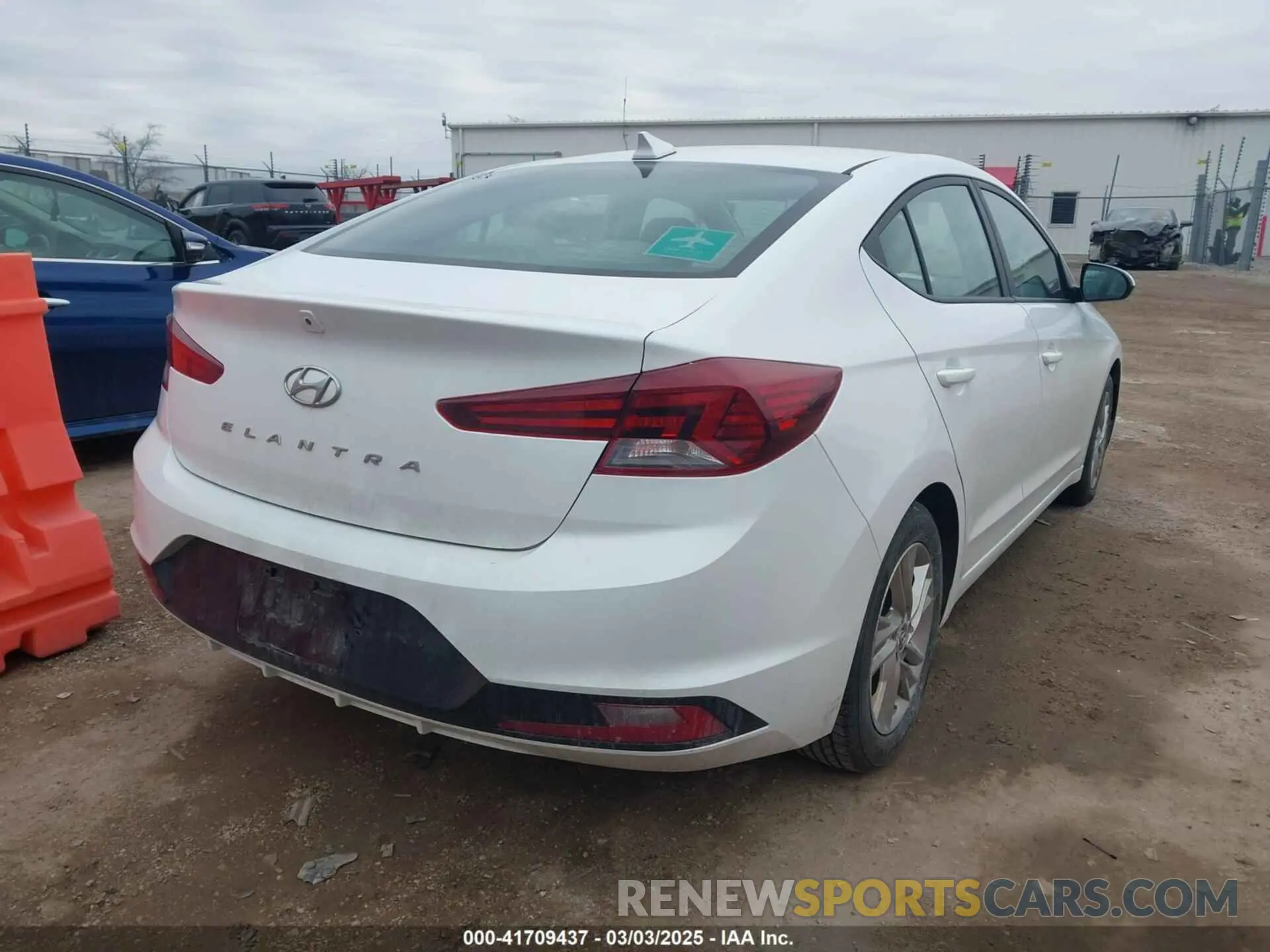 4 Photograph of a damaged car 5NPD84LF0KH411003 HYUNDAI ELANTRA 2019
