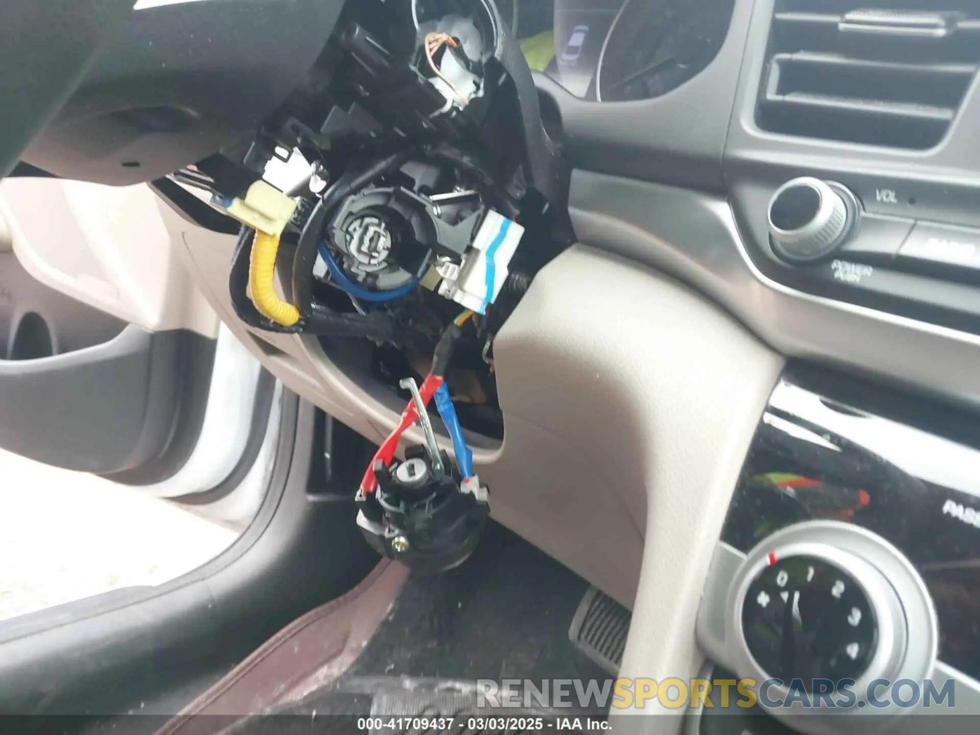 6 Photograph of a damaged car 5NPD84LF0KH411003 HYUNDAI ELANTRA 2019