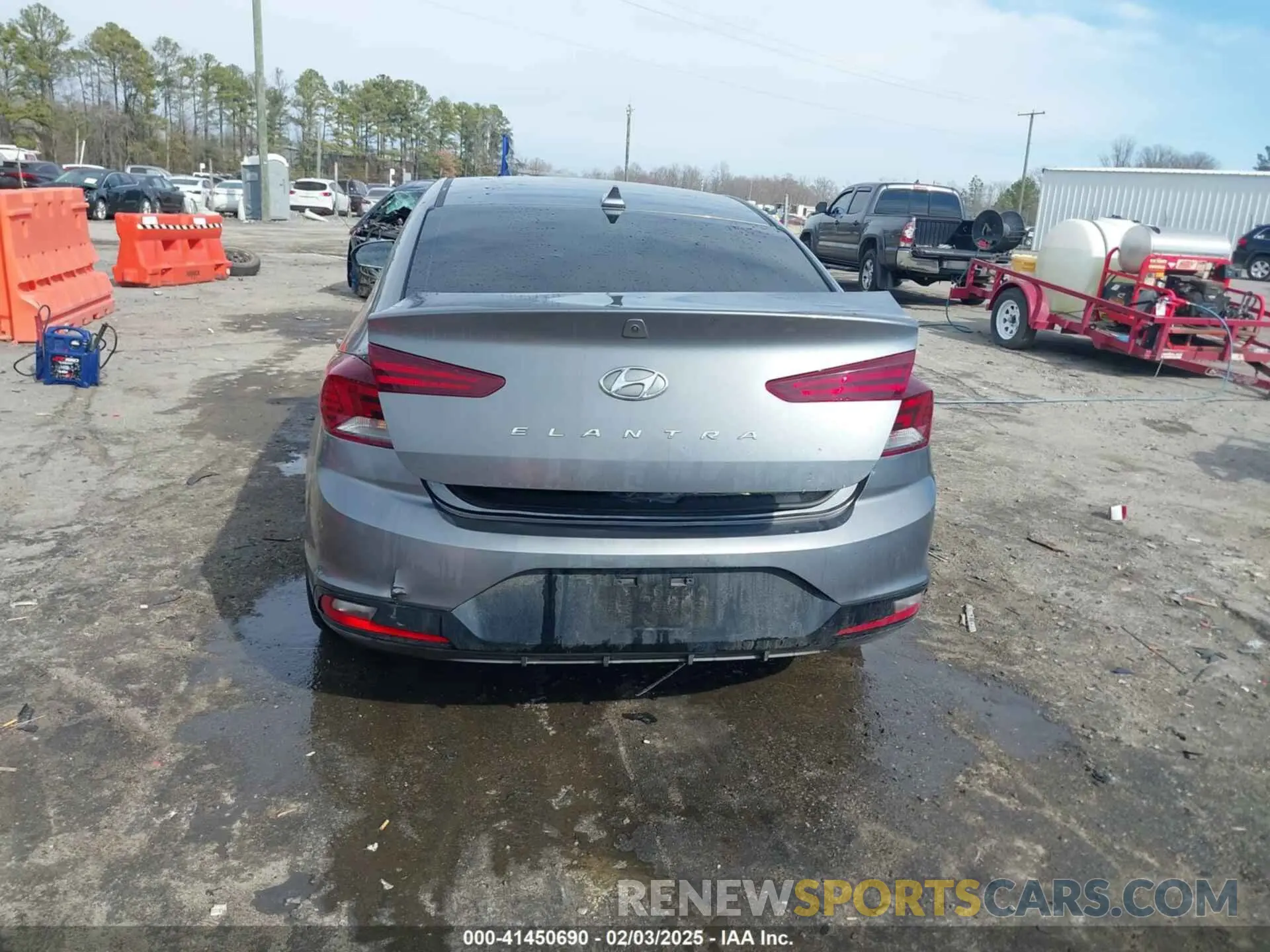 16 Photograph of a damaged car 5NPD84LF0KH420557 HYUNDAI ELANTRA 2019
