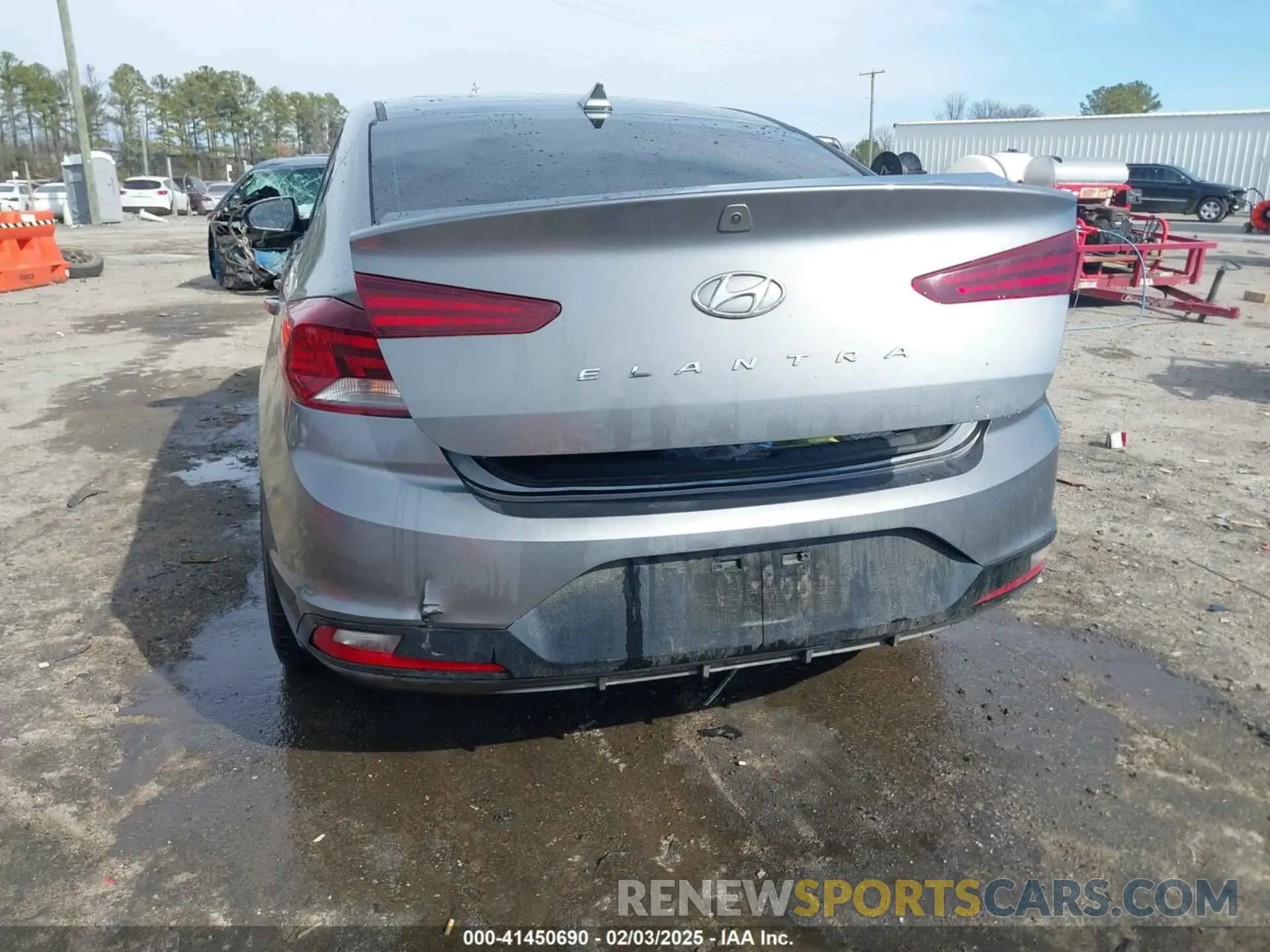 6 Photograph of a damaged car 5NPD84LF0KH420557 HYUNDAI ELANTRA 2019