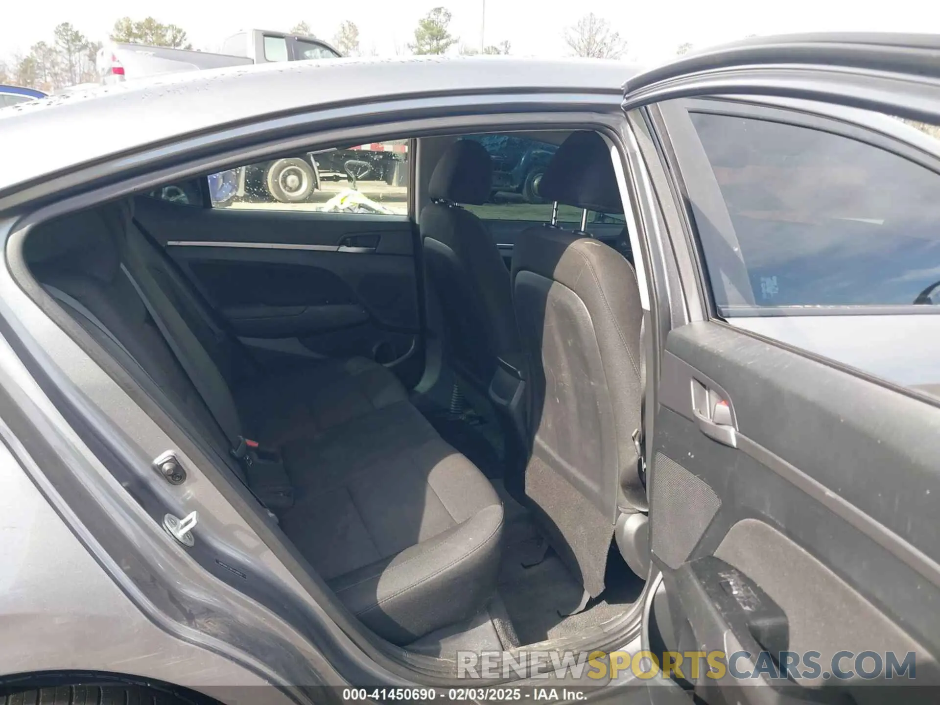 8 Photograph of a damaged car 5NPD84LF0KH420557 HYUNDAI ELANTRA 2019