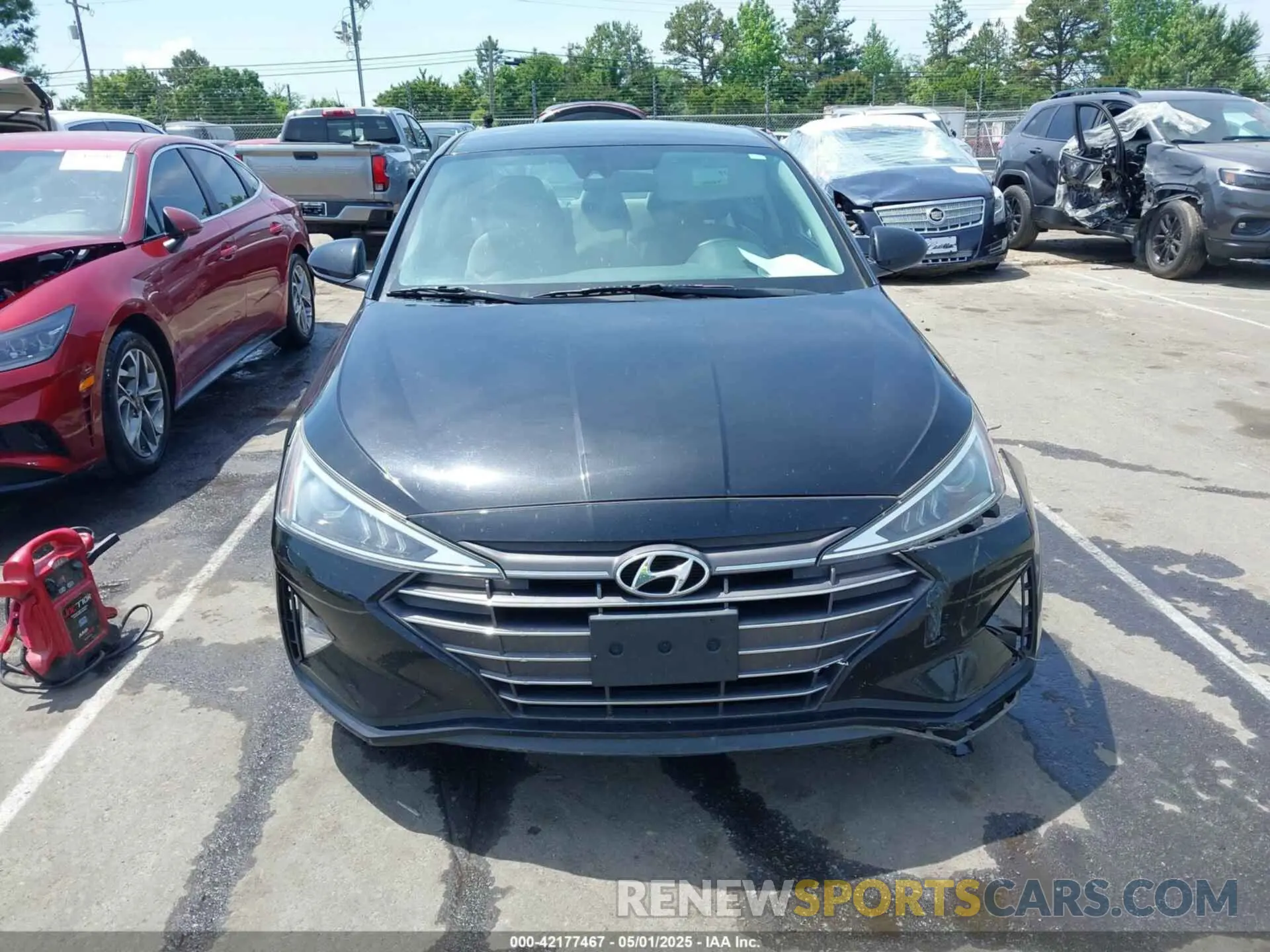12 Photograph of a damaged car 5NPD84LF0KH427086 HYUNDAI ELANTRA 2019