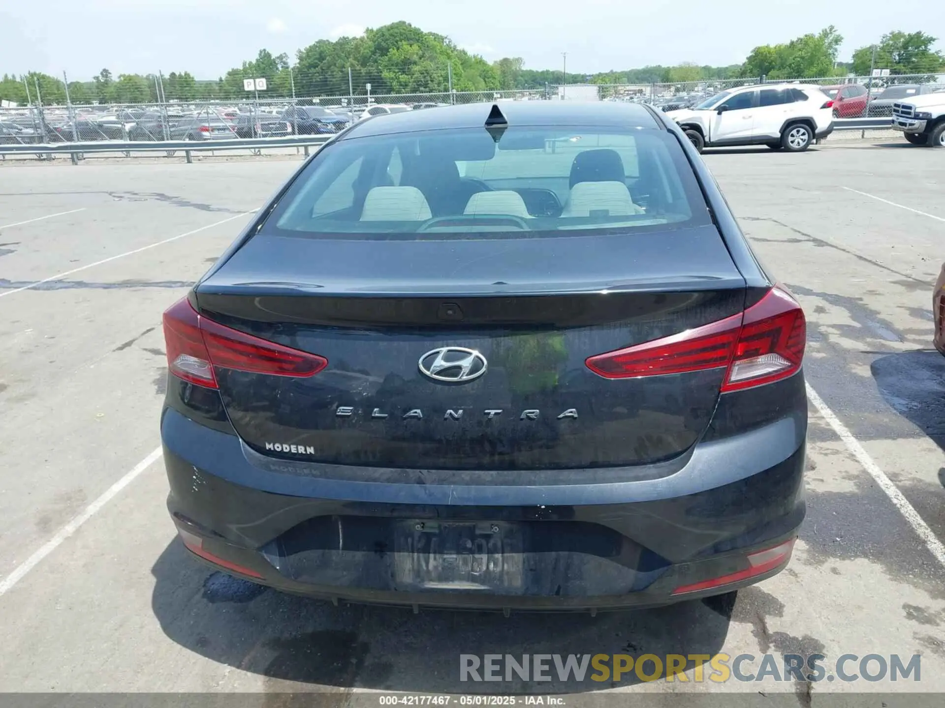 16 Photograph of a damaged car 5NPD84LF0KH427086 HYUNDAI ELANTRA 2019
