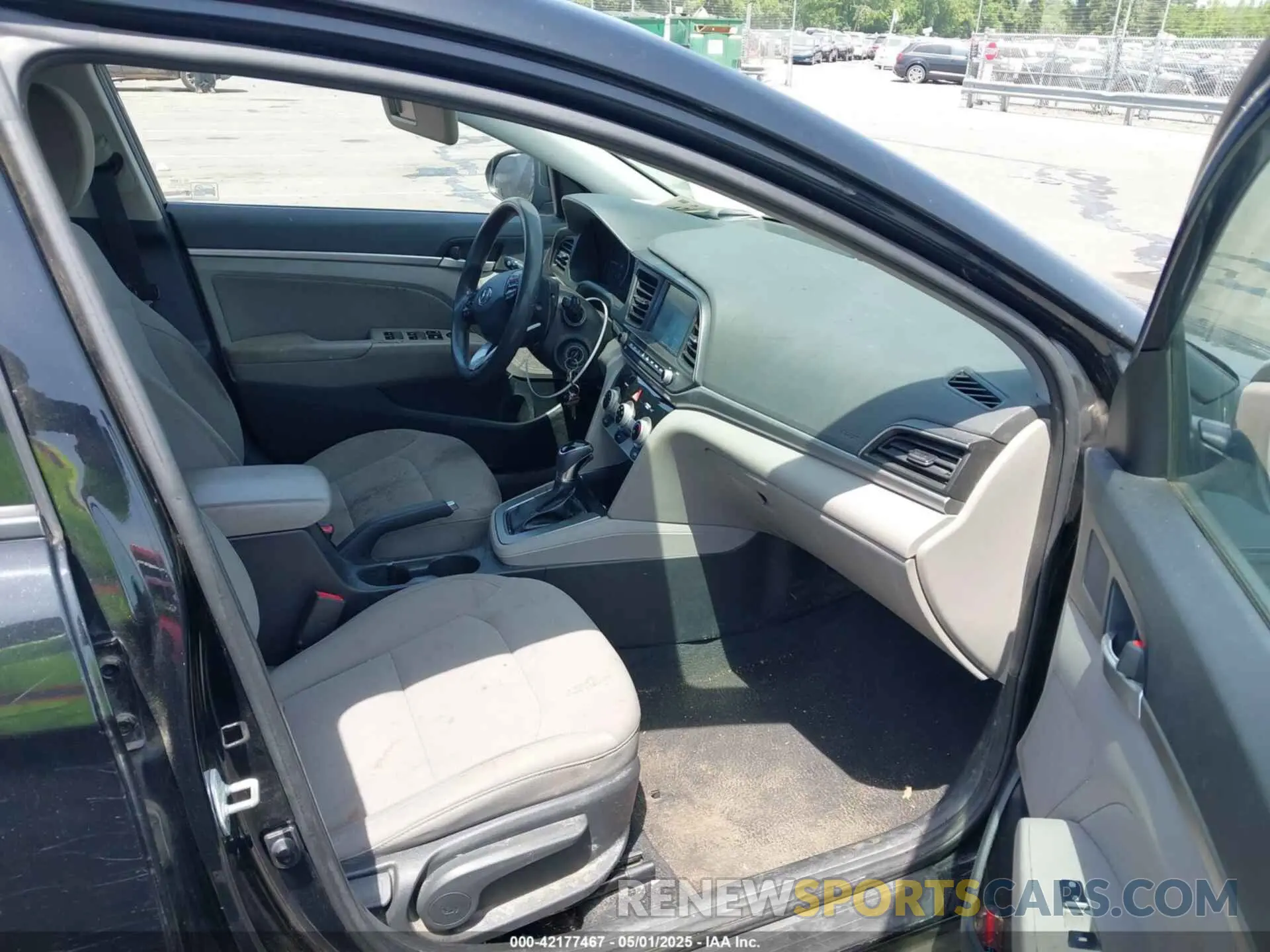 5 Photograph of a damaged car 5NPD84LF0KH427086 HYUNDAI ELANTRA 2019