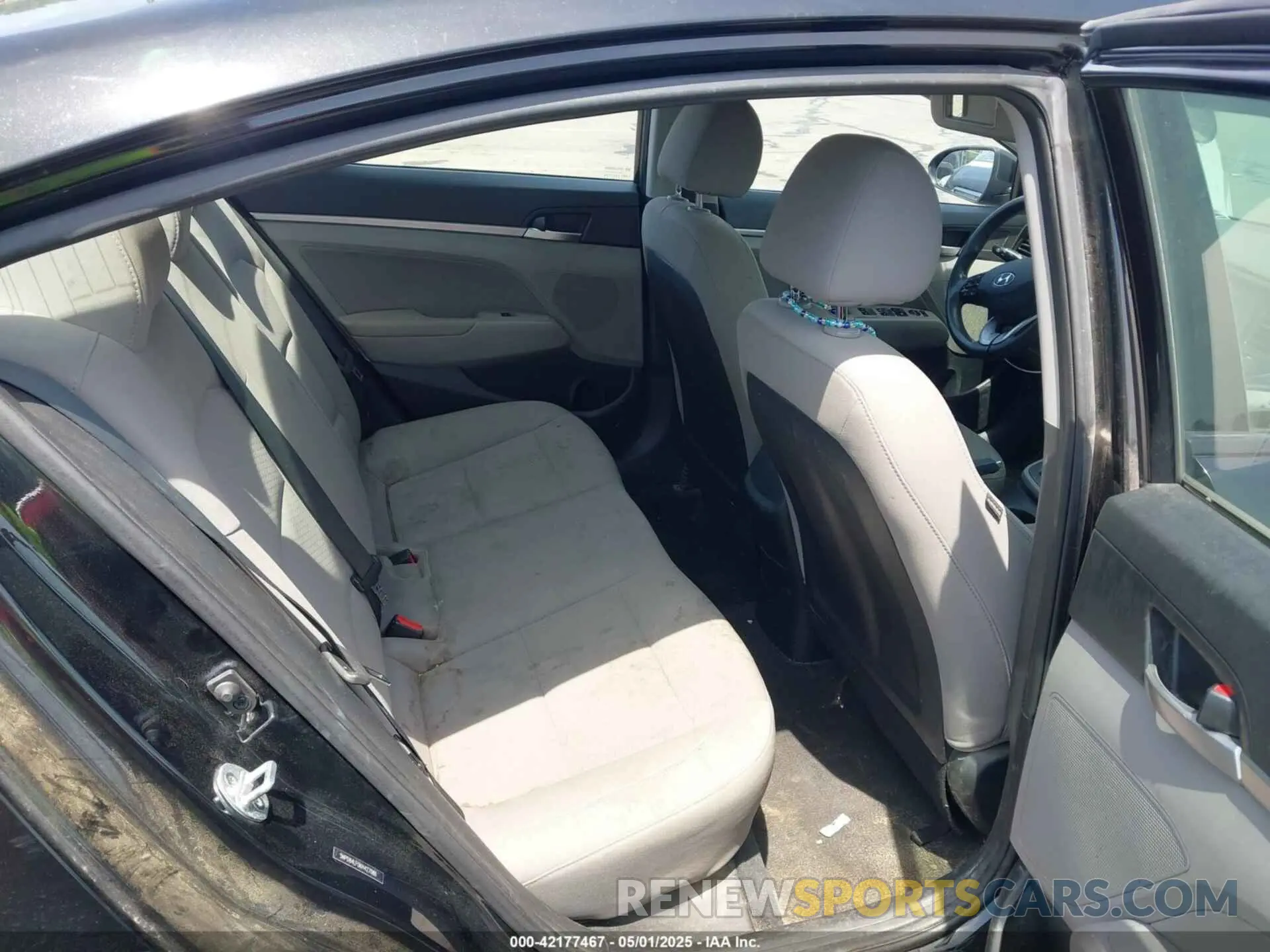 8 Photograph of a damaged car 5NPD84LF0KH427086 HYUNDAI ELANTRA 2019