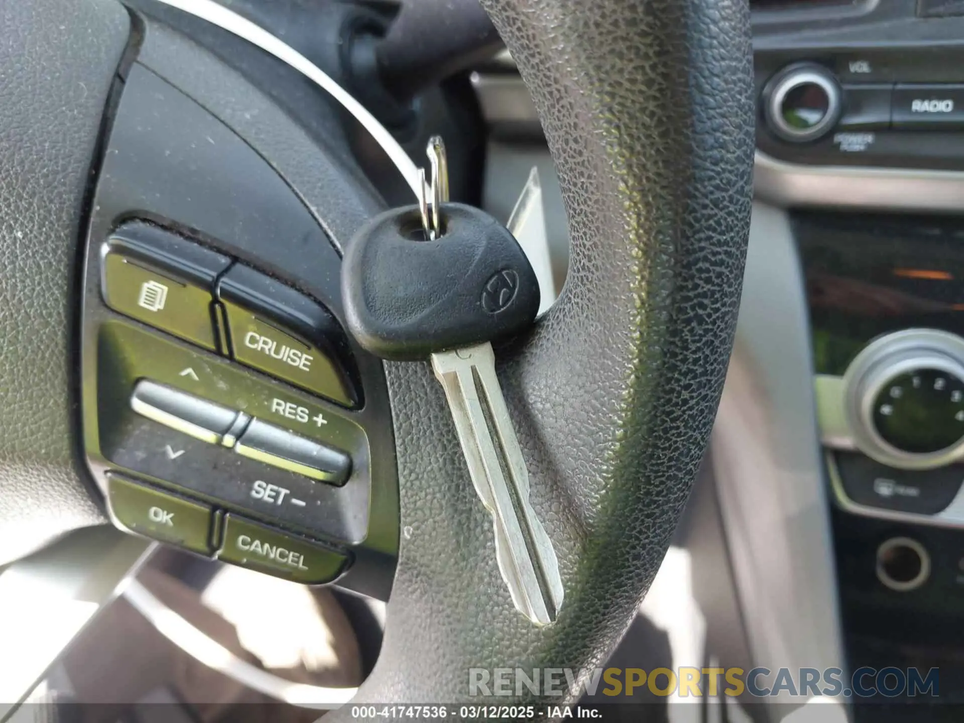 11 Photograph of a damaged car 5NPD84LF0KH435303 HYUNDAI ELANTRA 2019