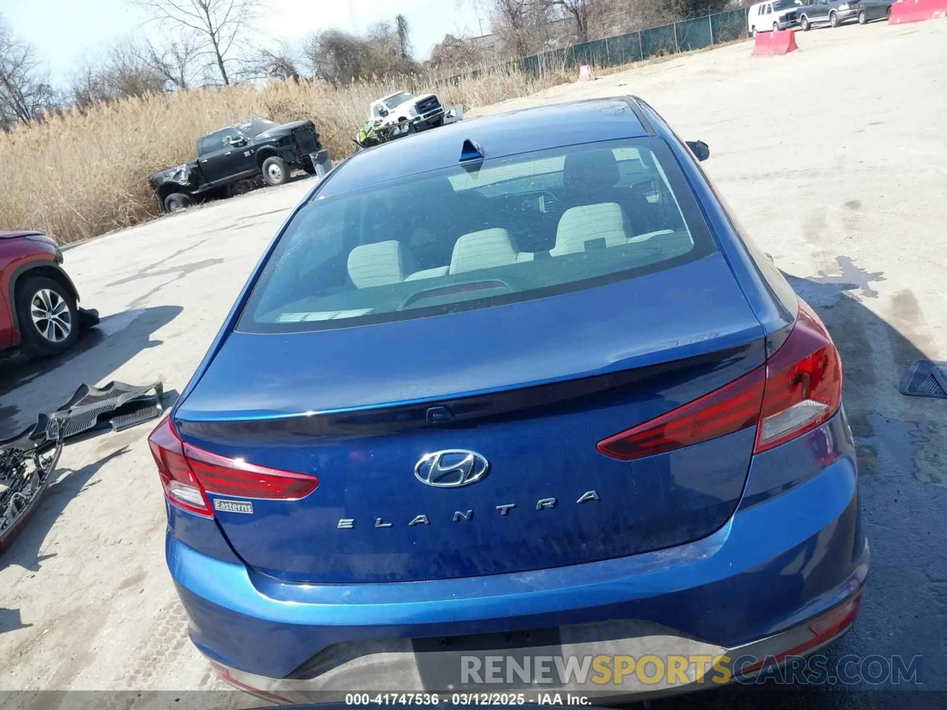 16 Photograph of a damaged car 5NPD84LF0KH435303 HYUNDAI ELANTRA 2019