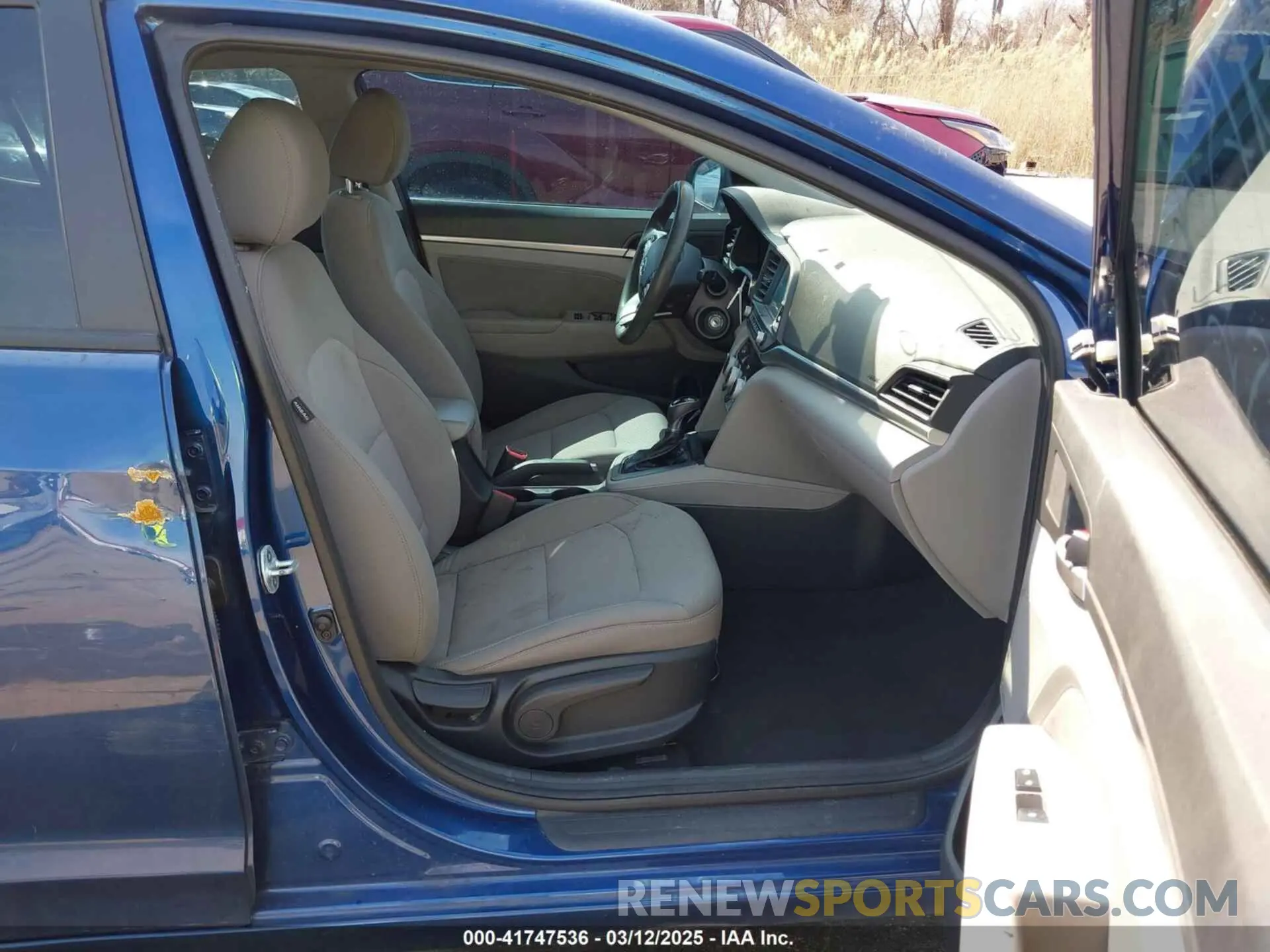 5 Photograph of a damaged car 5NPD84LF0KH435303 HYUNDAI ELANTRA 2019