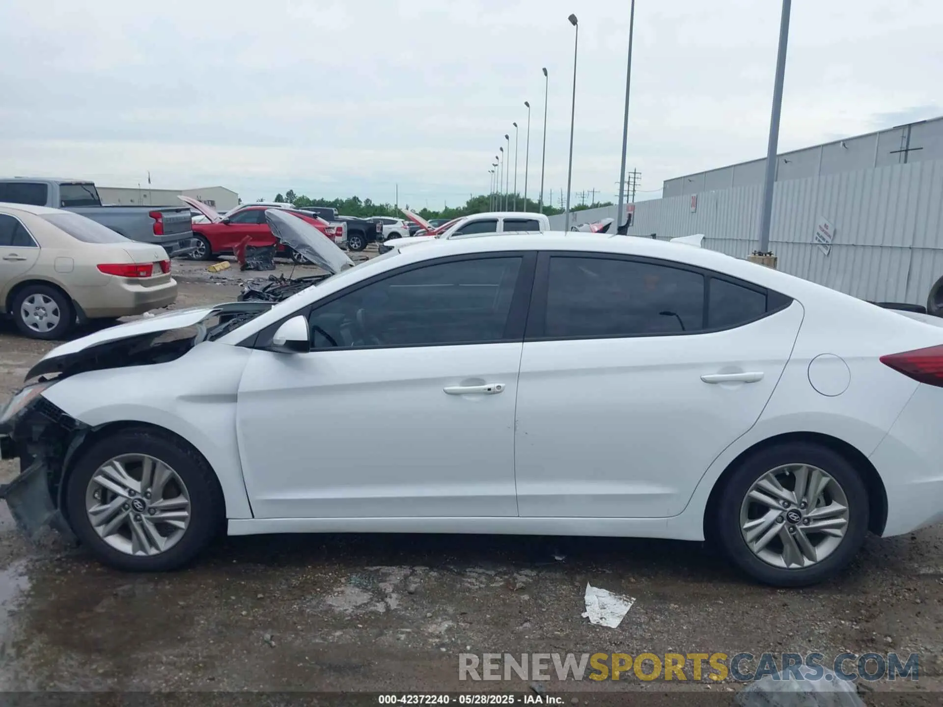 14 Photograph of a damaged car 5NPD84LF0KH435687 HYUNDAI ELANTRA 2019