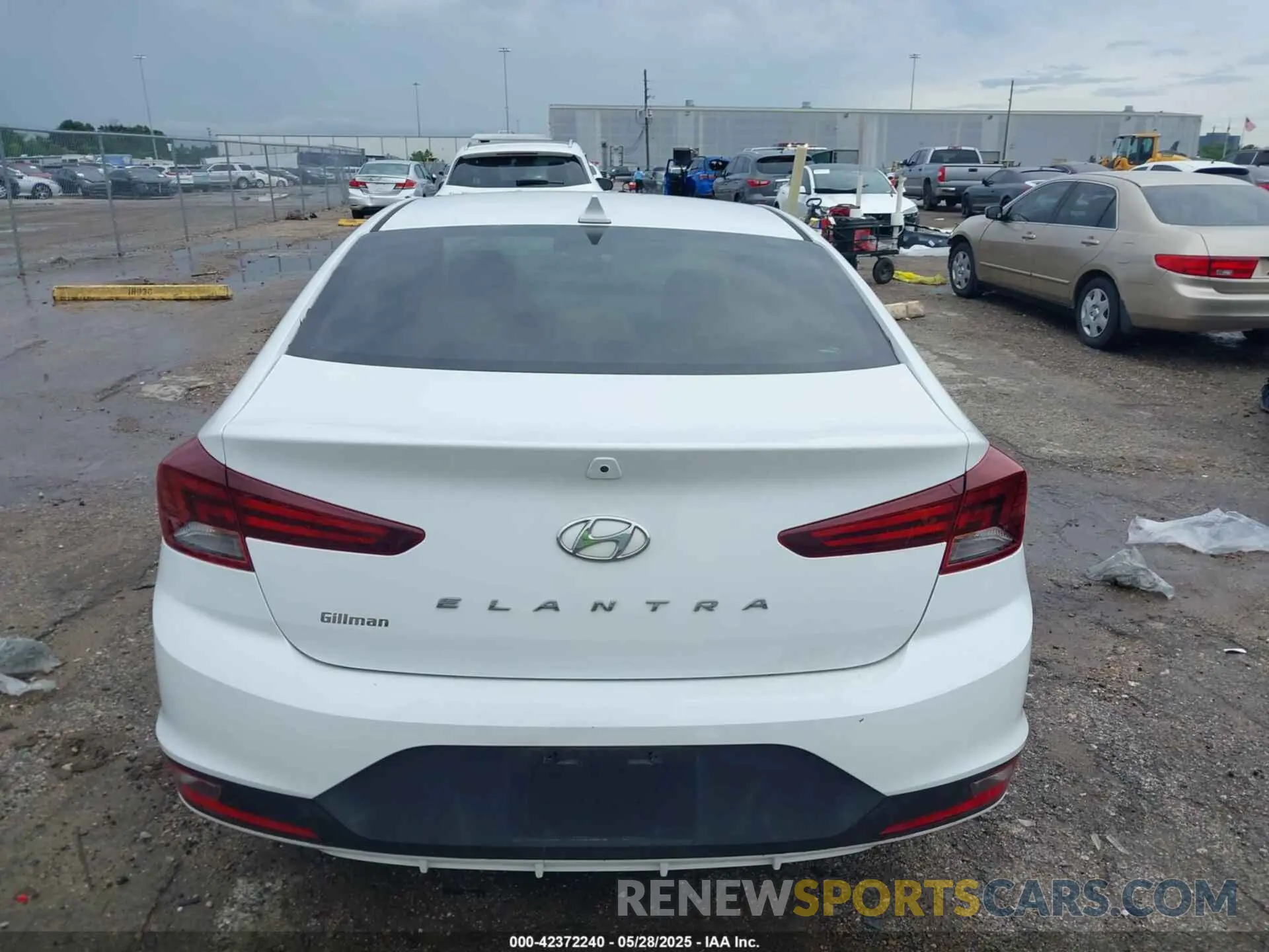 16 Photograph of a damaged car 5NPD84LF0KH435687 HYUNDAI ELANTRA 2019