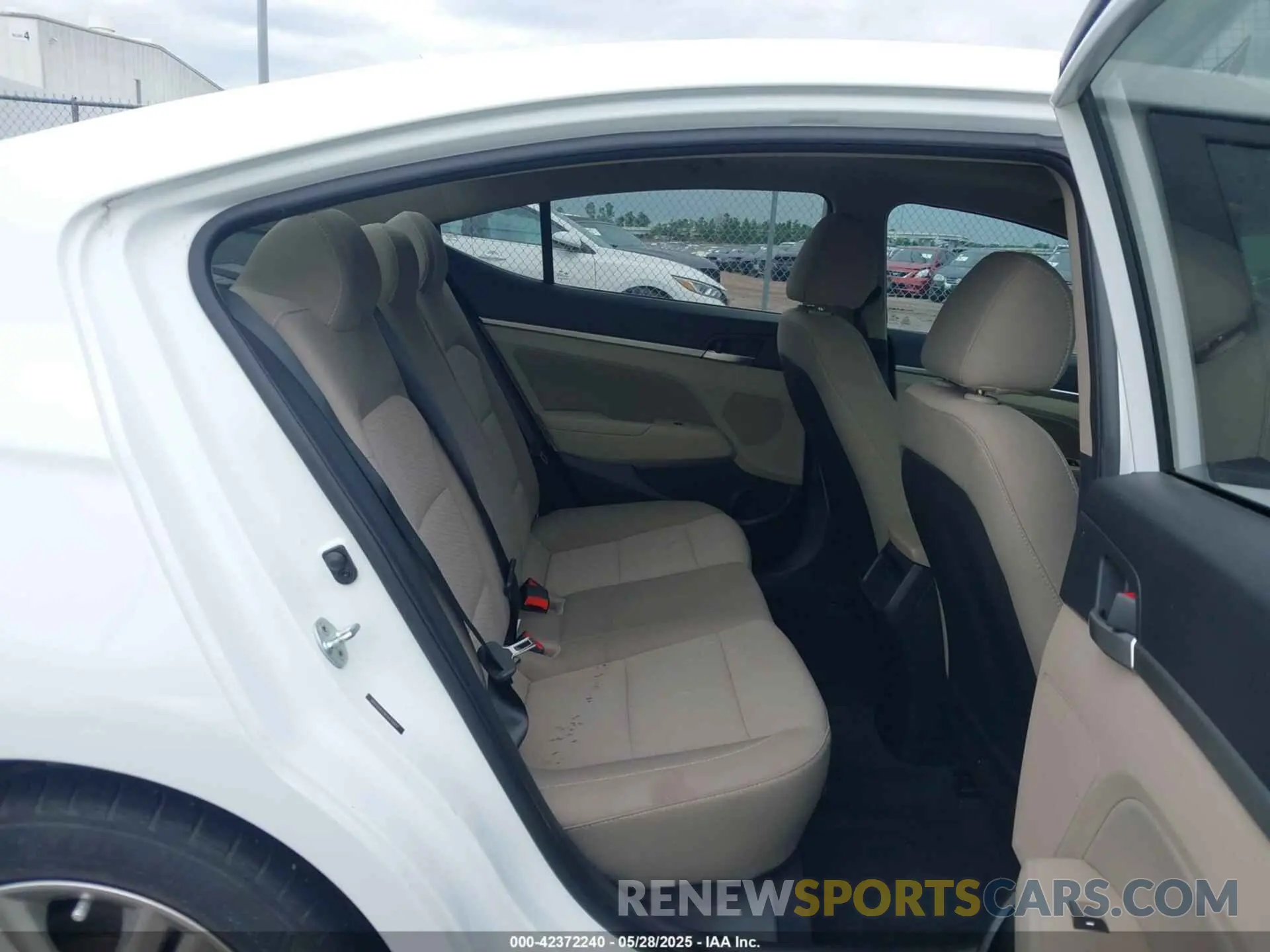 8 Photograph of a damaged car 5NPD84LF0KH435687 HYUNDAI ELANTRA 2019