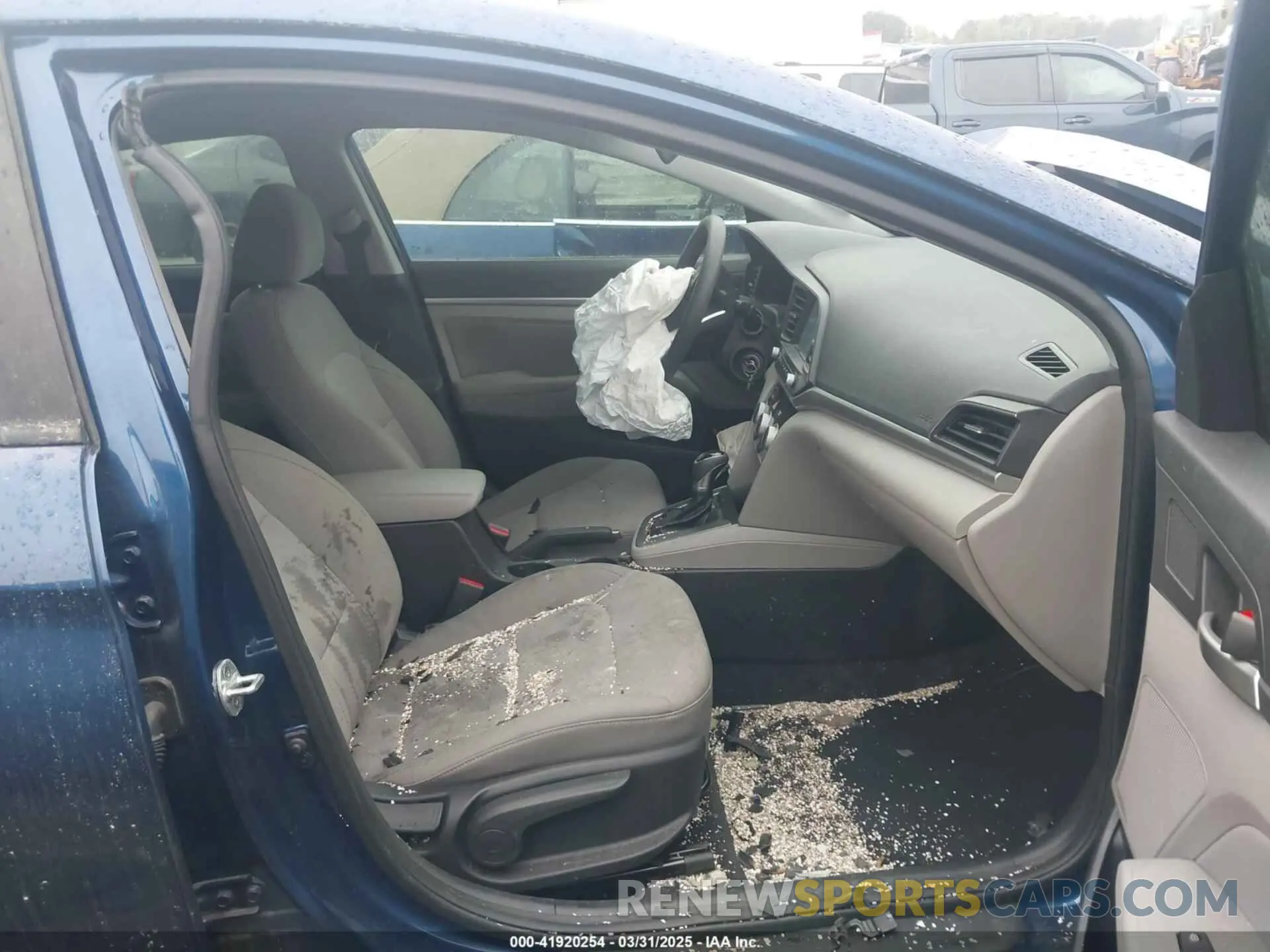 5 Photograph of a damaged car 5NPD84LF0KH439822 HYUNDAI ELANTRA 2019