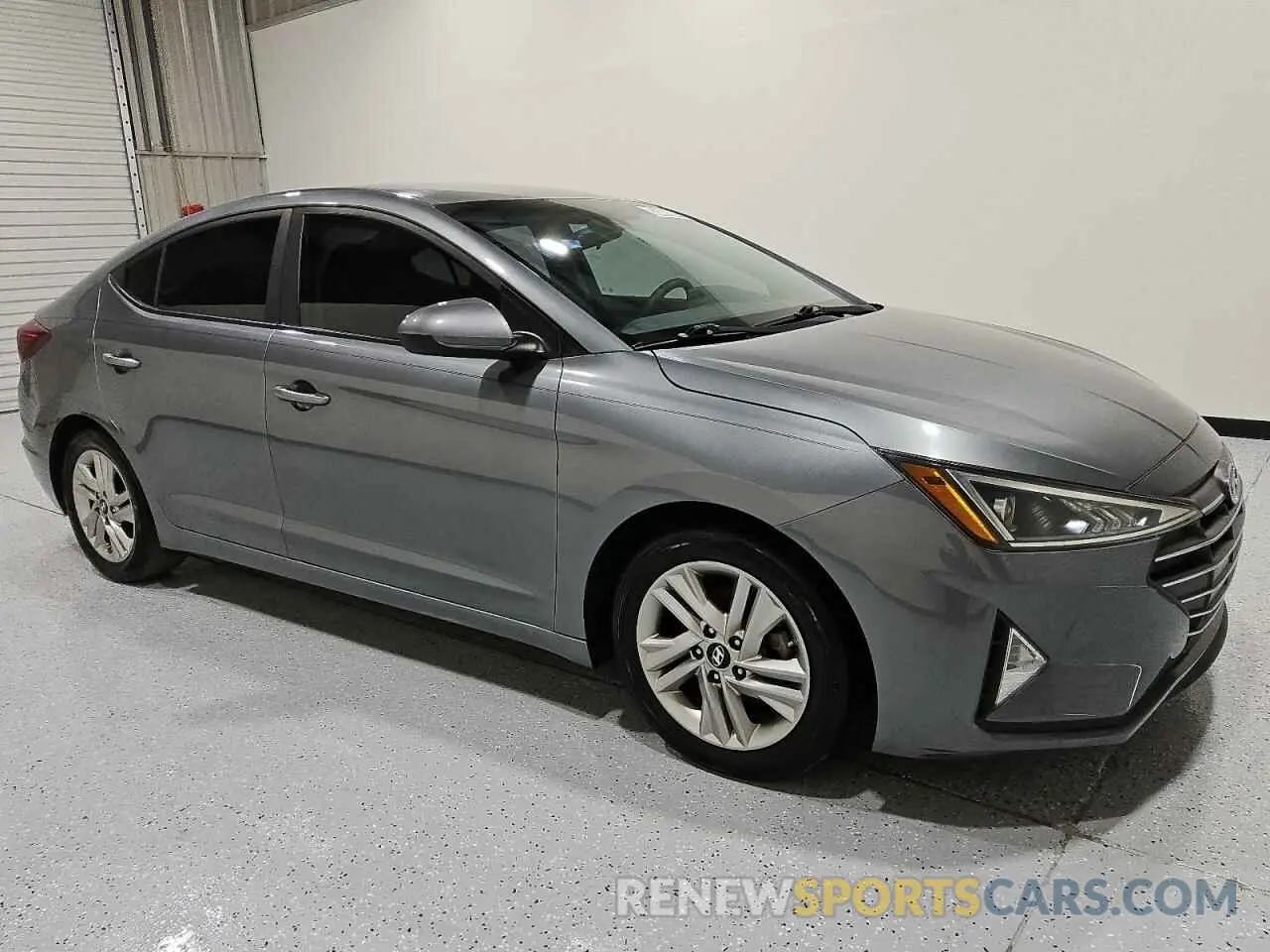 4 Photograph of a damaged car 5NPD84LF0KH440016 HYUNDAI ELANTRA 2019