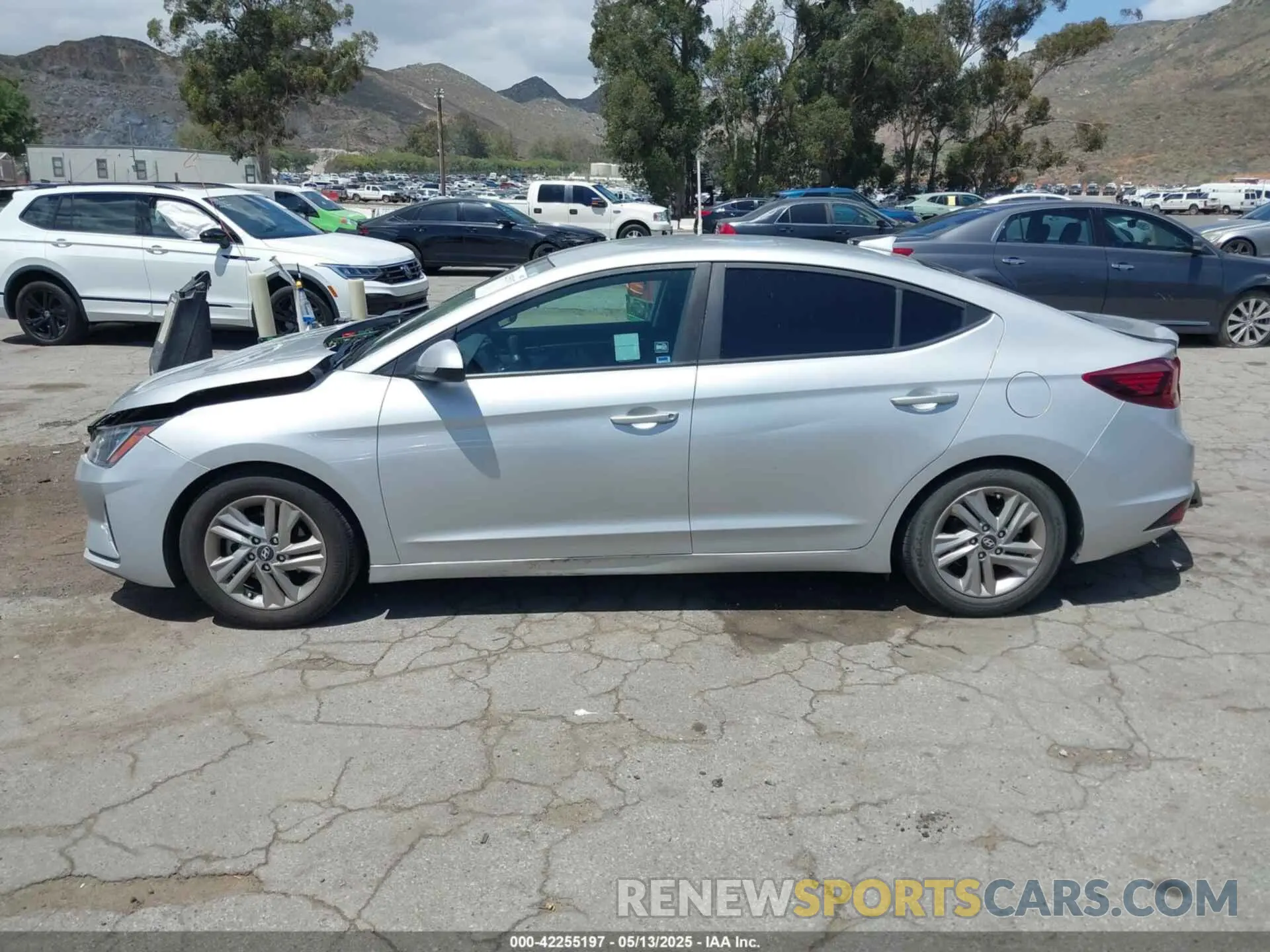 14 Photograph of a damaged car 5NPD84LF0KH448939 HYUNDAI ELANTRA 2019