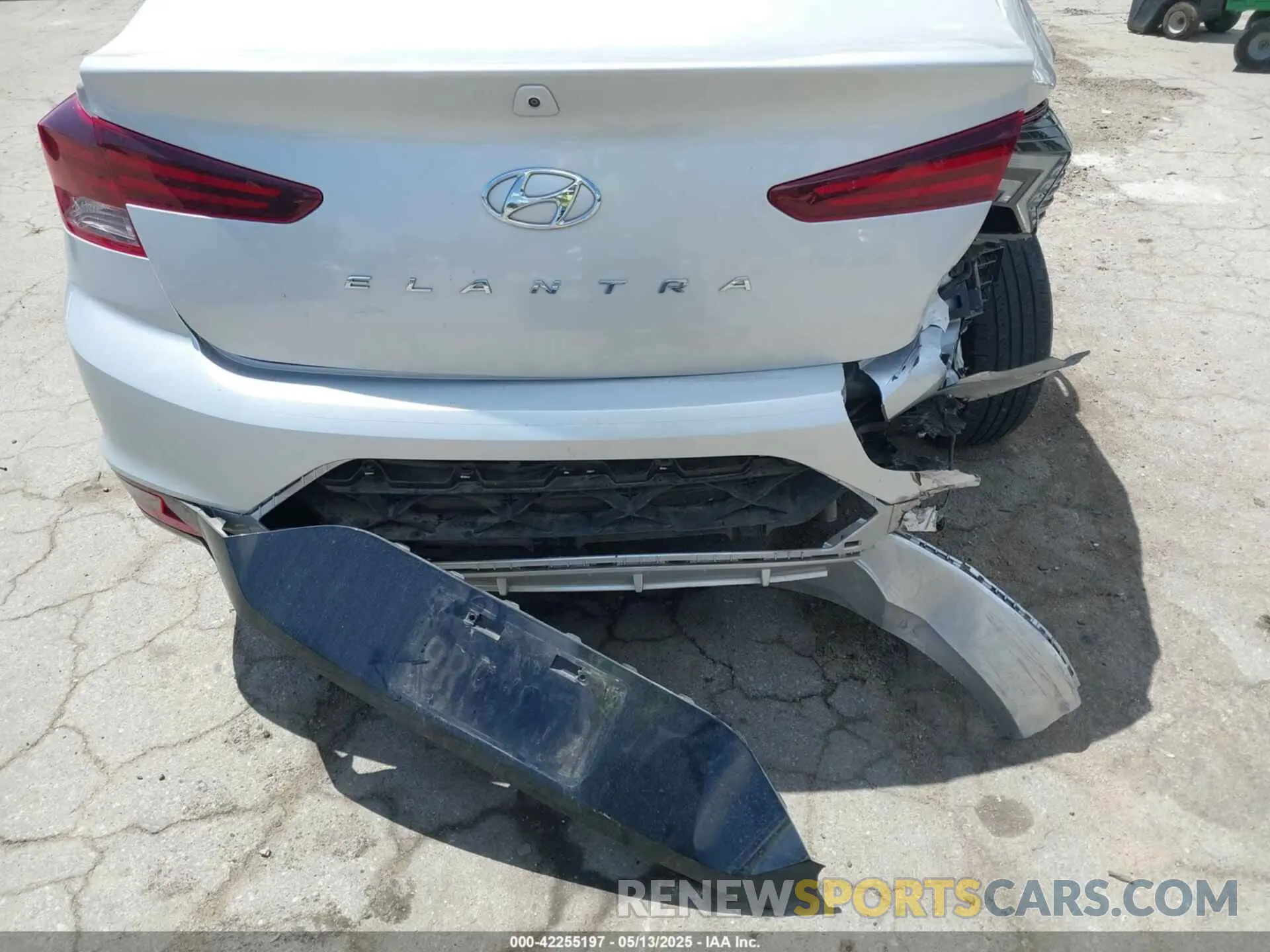 18 Photograph of a damaged car 5NPD84LF0KH448939 HYUNDAI ELANTRA 2019