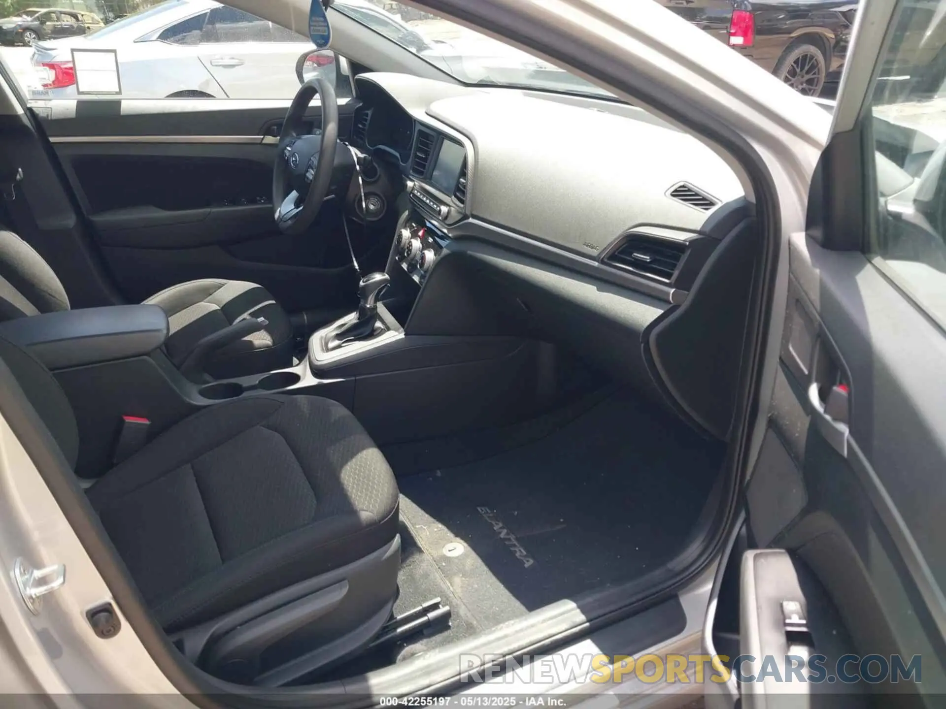 5 Photograph of a damaged car 5NPD84LF0KH448939 HYUNDAI ELANTRA 2019