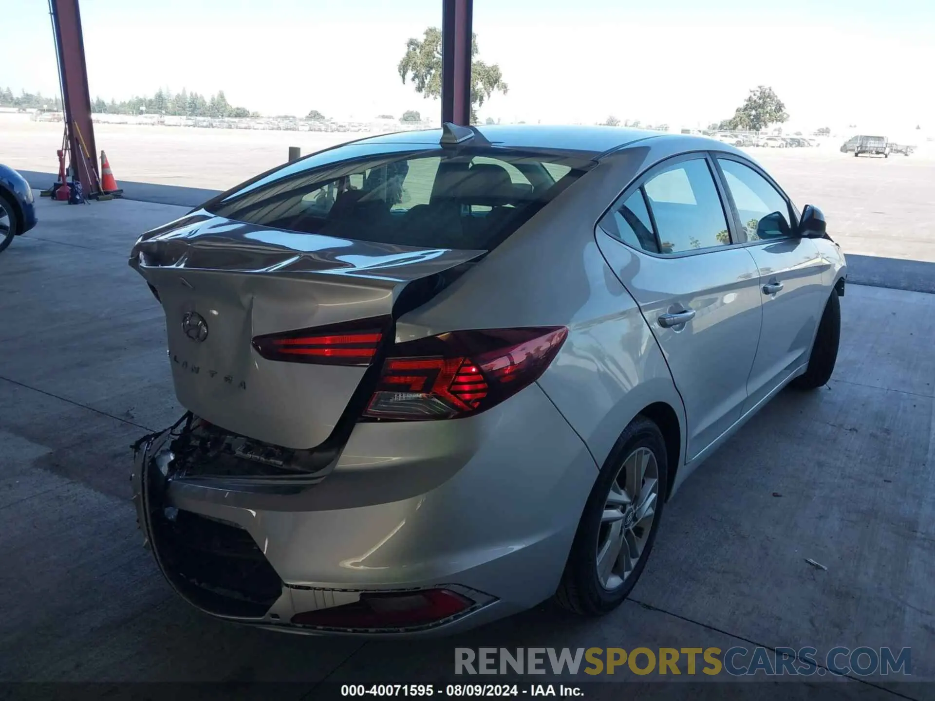 4 Photograph of a damaged car 5NPD84LF0KH455874 HYUNDAI ELANTRA 2019