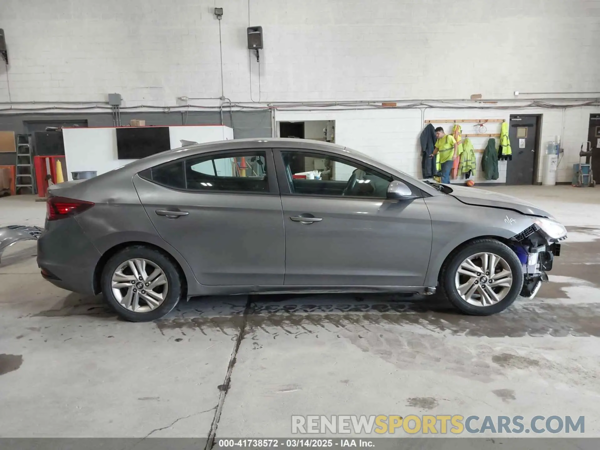 14 Photograph of a damaged car 5NPD84LF0KH462050 HYUNDAI ELANTRA 2019