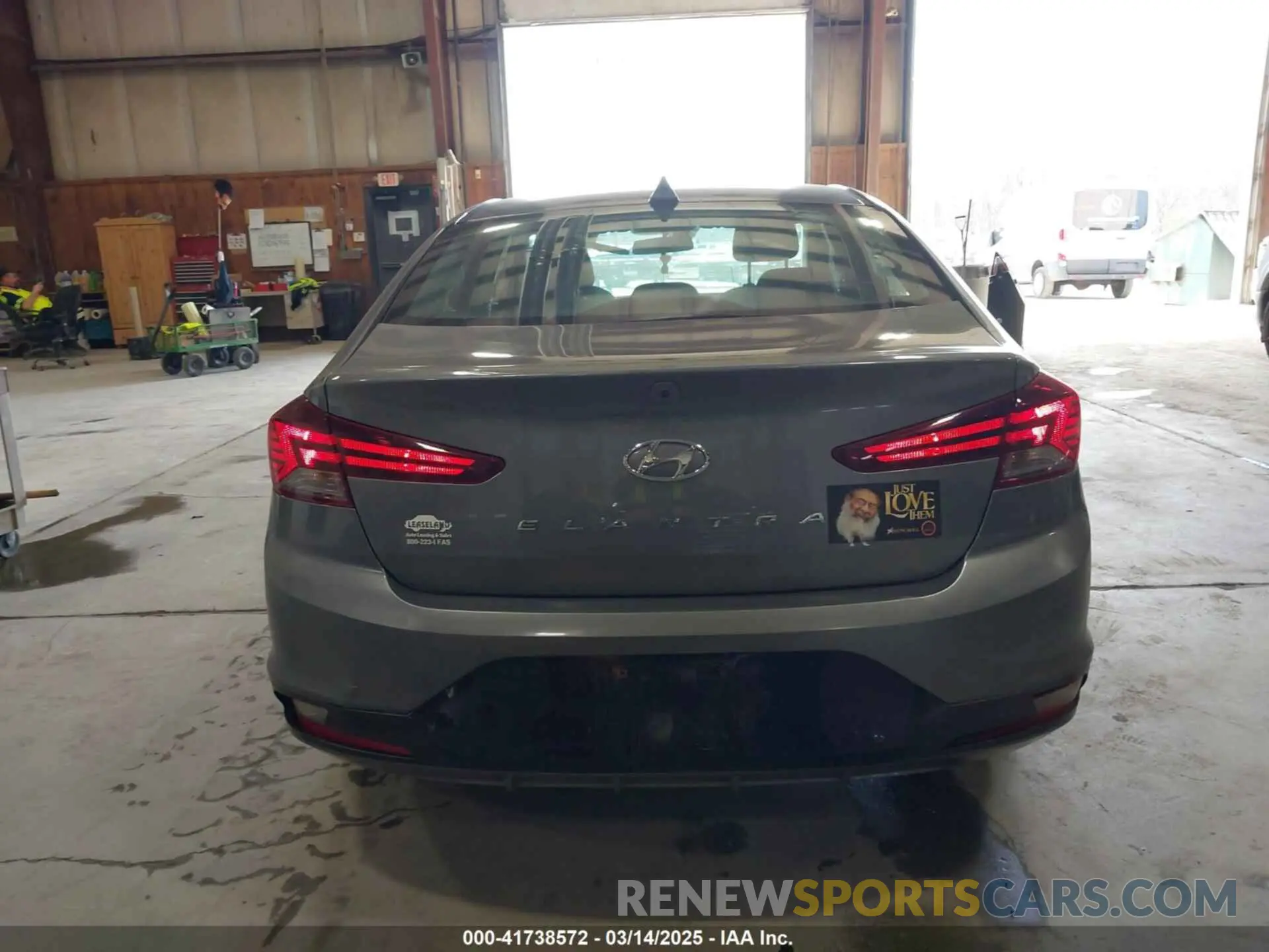 17 Photograph of a damaged car 5NPD84LF0KH462050 HYUNDAI ELANTRA 2019