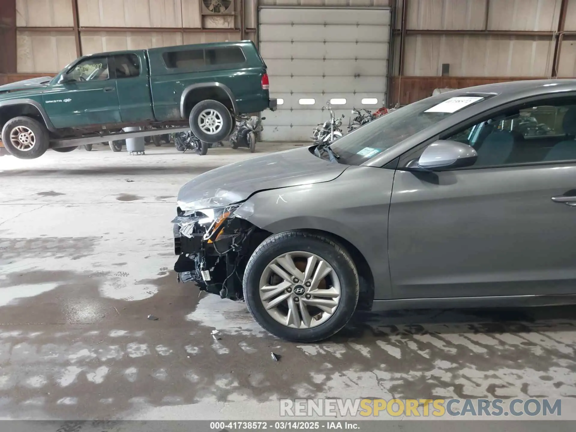 18 Photograph of a damaged car 5NPD84LF0KH462050 HYUNDAI ELANTRA 2019