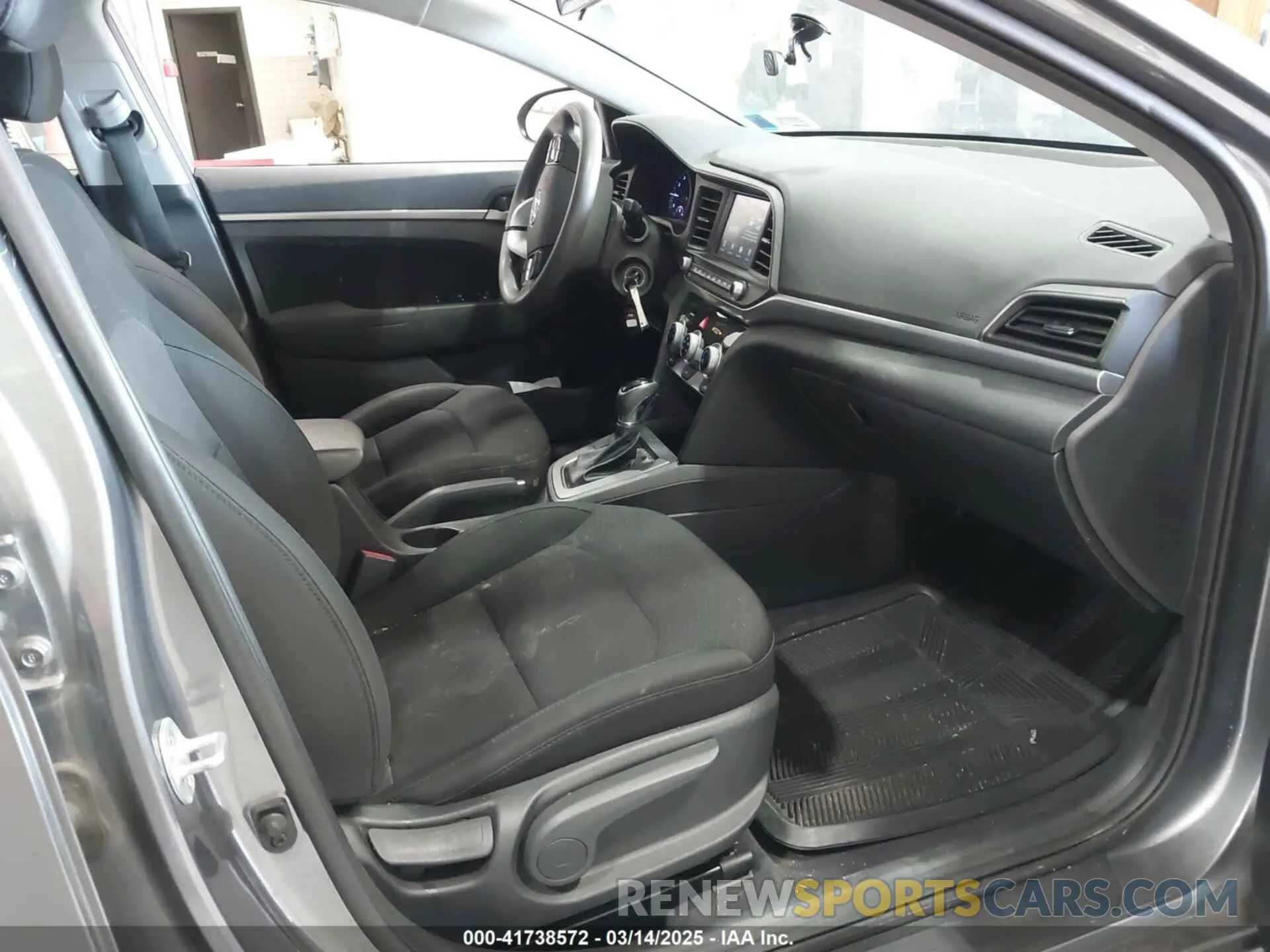 5 Photograph of a damaged car 5NPD84LF0KH462050 HYUNDAI ELANTRA 2019