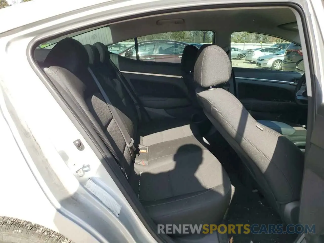 10 Photograph of a damaged car 5NPD84LF0KH470911 HYUNDAI ELANTRA 2019