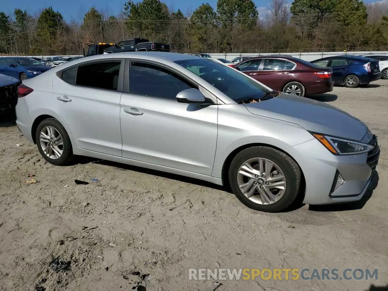 4 Photograph of a damaged car 5NPD84LF0KH470911 HYUNDAI ELANTRA 2019
