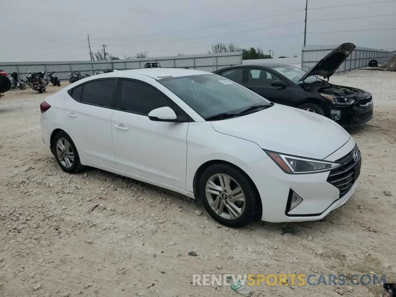 4 Photograph of a damaged car 5NPD84LF0KH475574 HYUNDAI ELANTRA 2019
