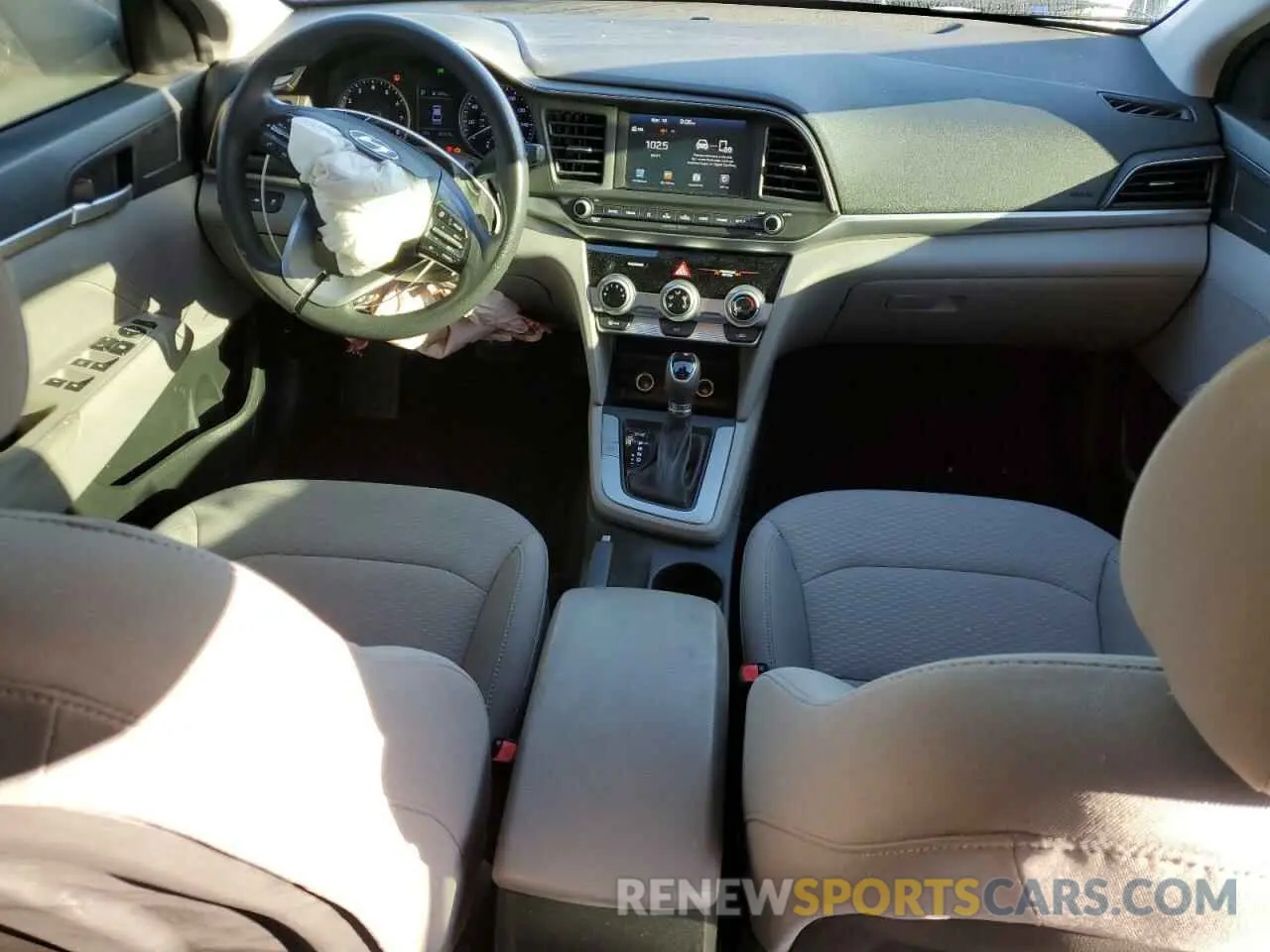 8 Photograph of a damaged car 5NPD84LF0KH486395 HYUNDAI ELANTRA 2019