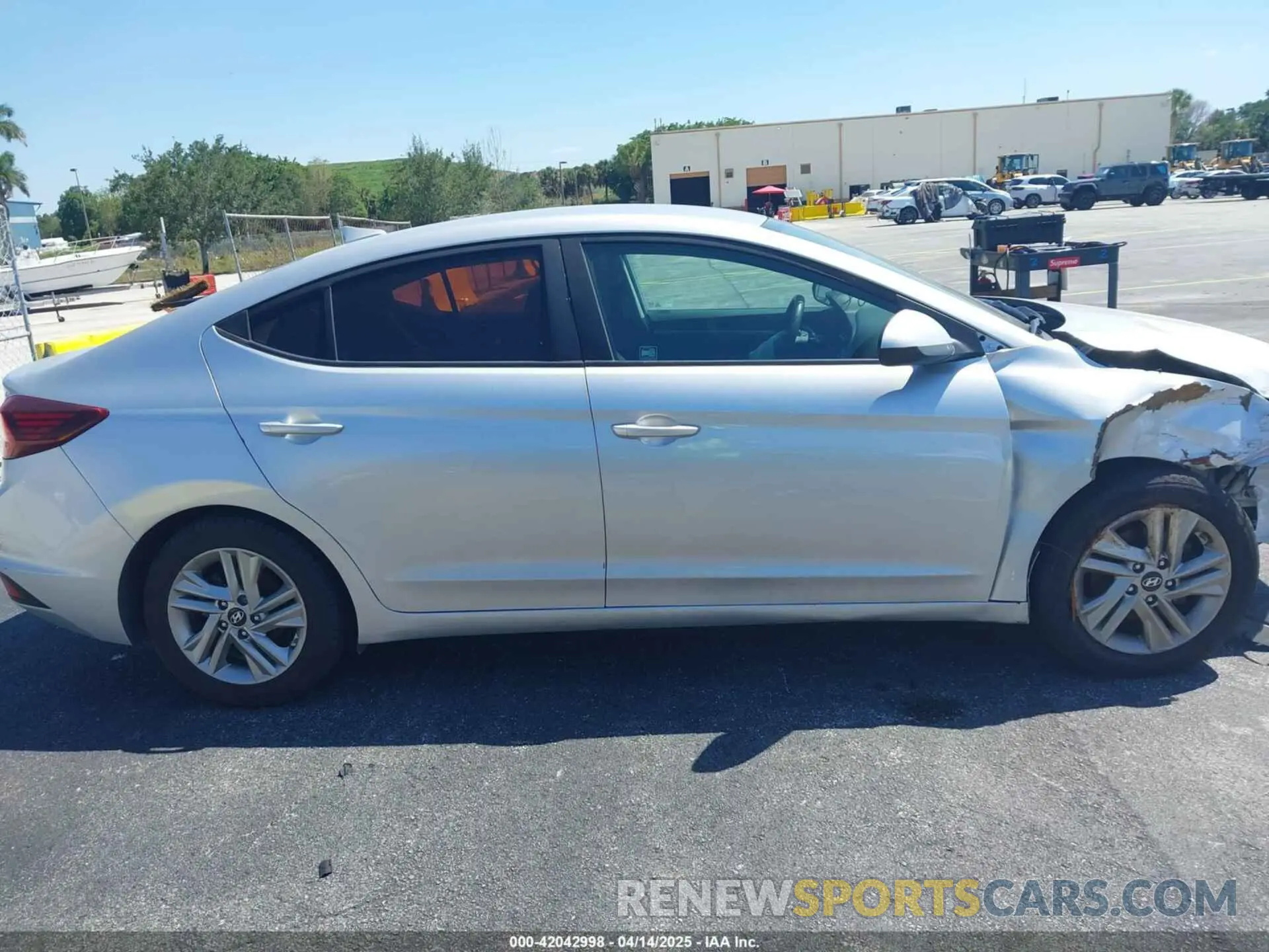 14 Photograph of a damaged car 5NPD84LF1KH408272 HYUNDAI ELANTRA 2019